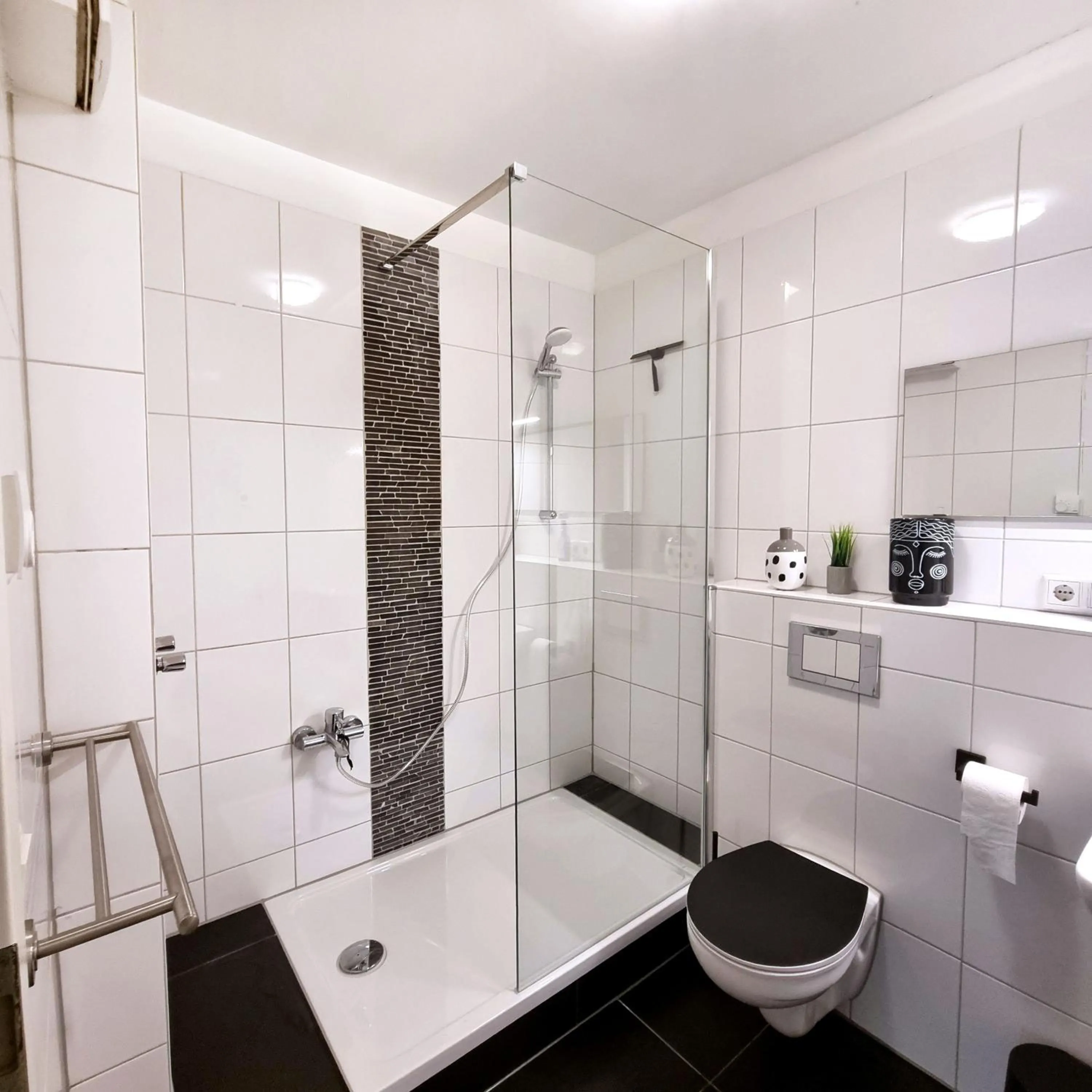Shower in Apartment Köln Rath