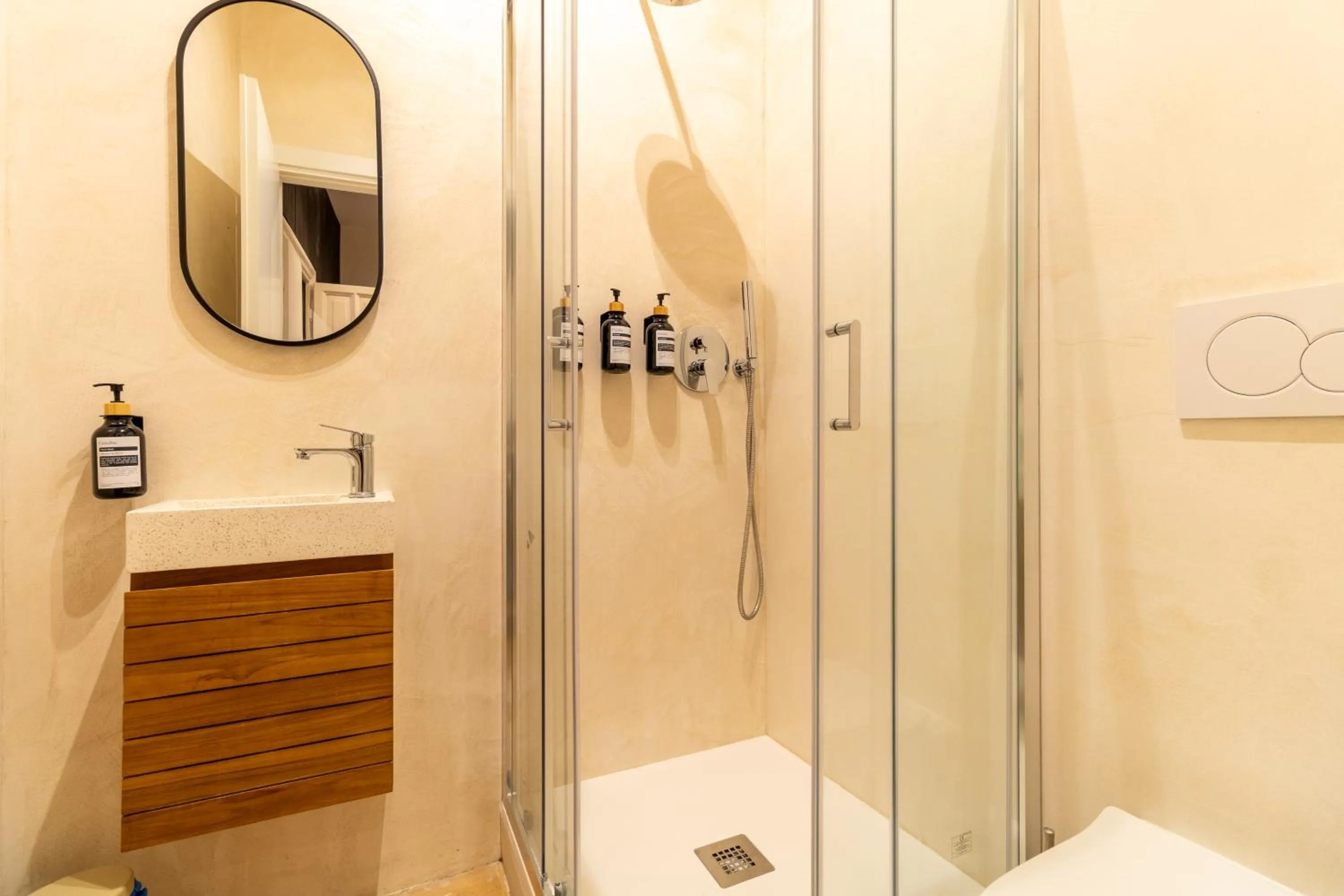 Shower in Cunabu Morosini