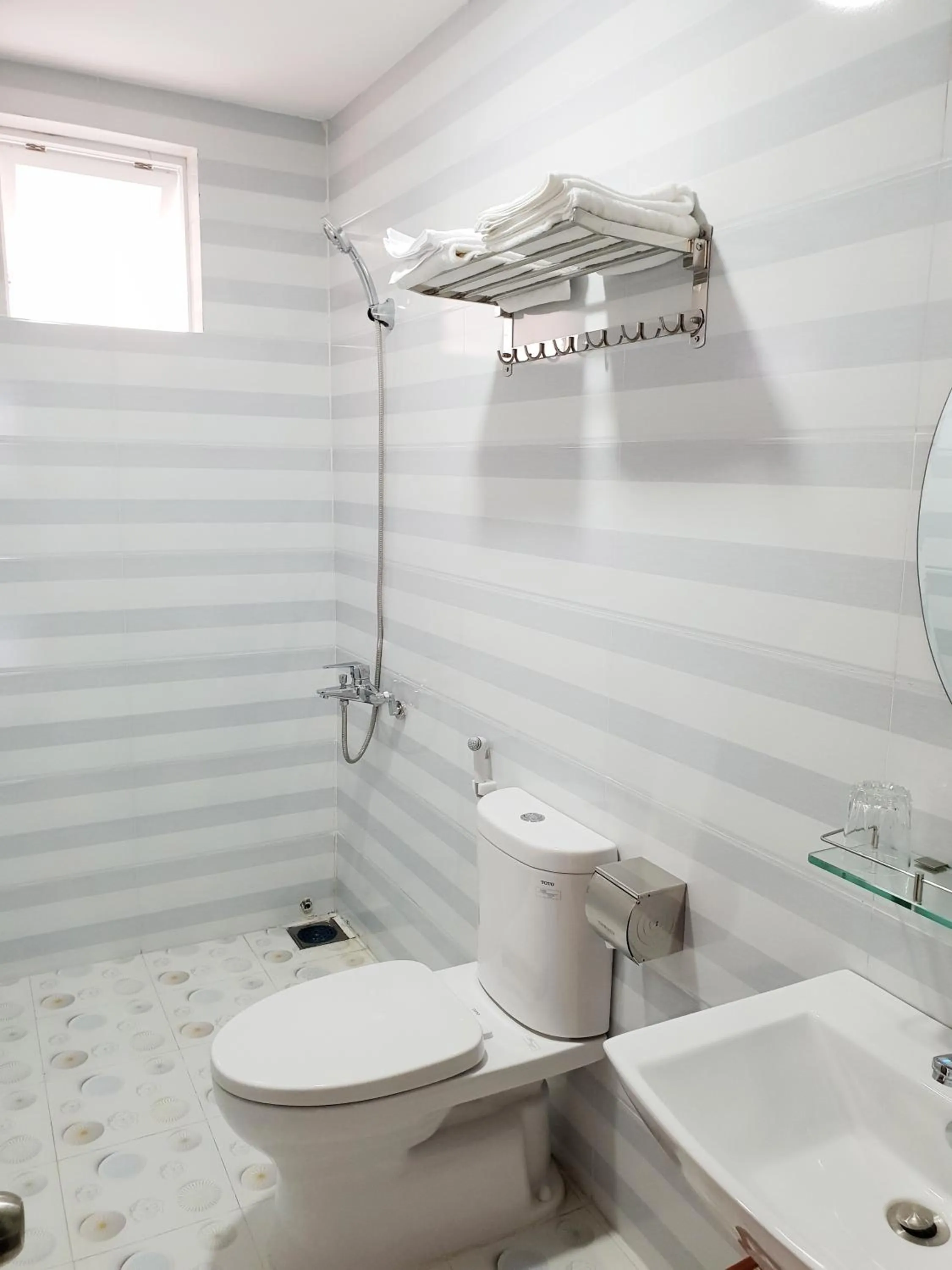 Shower in Quy Nhơn Center