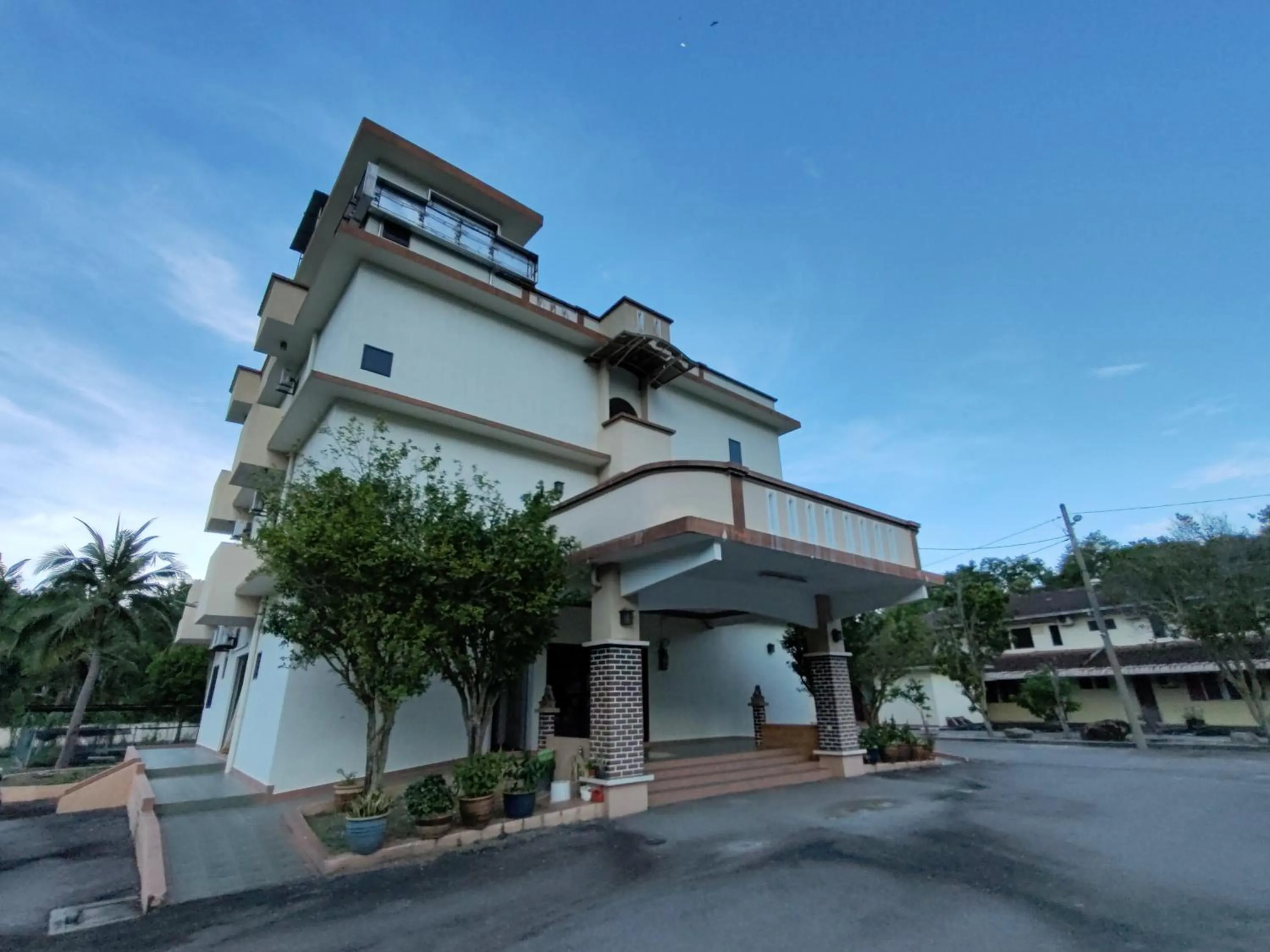 Property building in Lumut Villa Inn Homestay