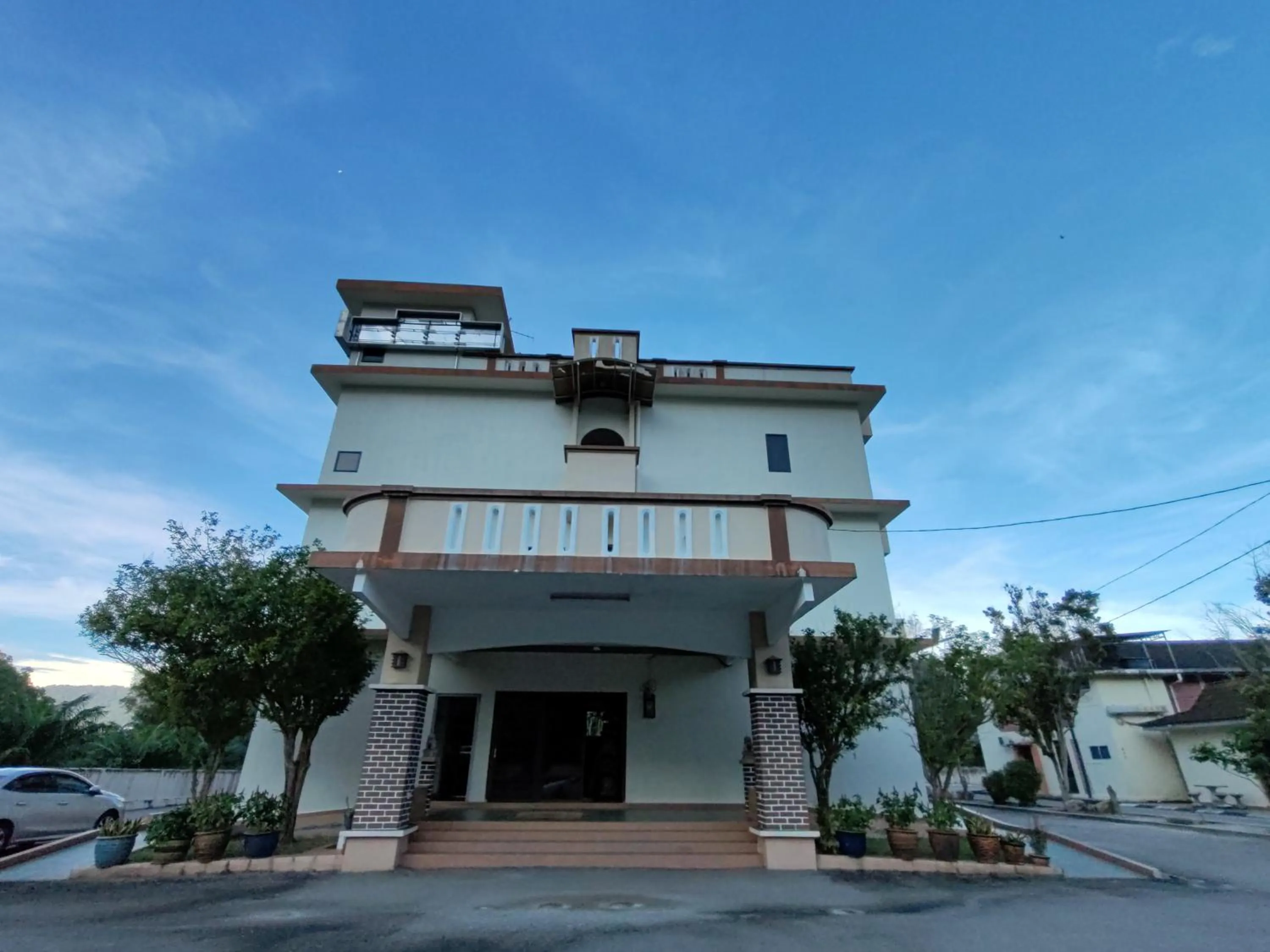 Property building in Lumut Villa Inn Homestay