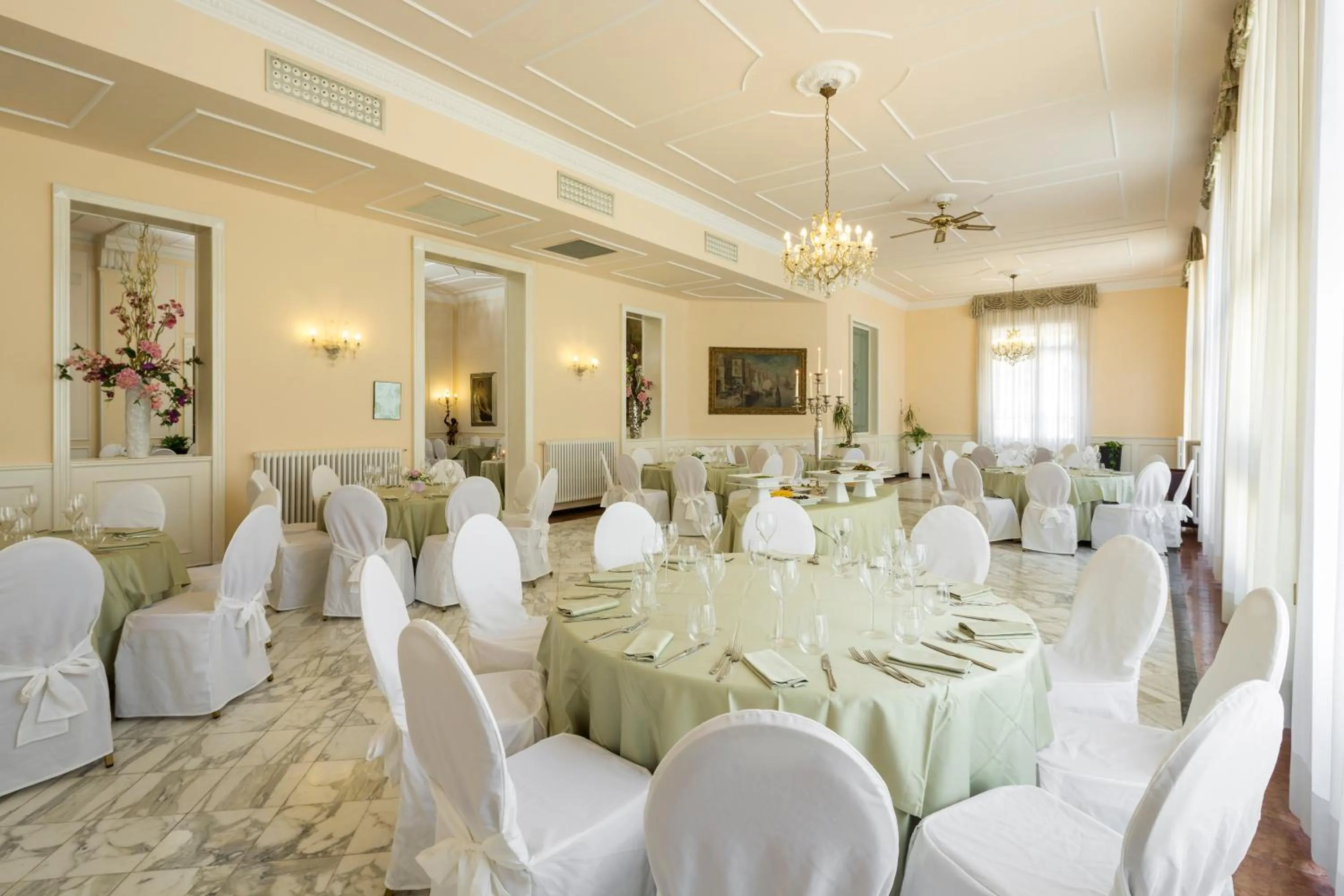 Restaurant/places to eat in Grand Hotel Terme
