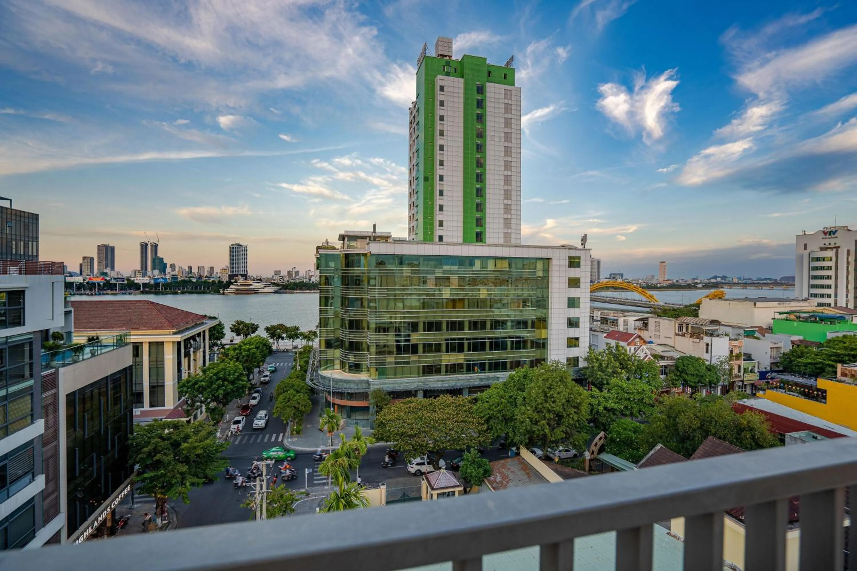 City view in Dragon View Riverside Hotel