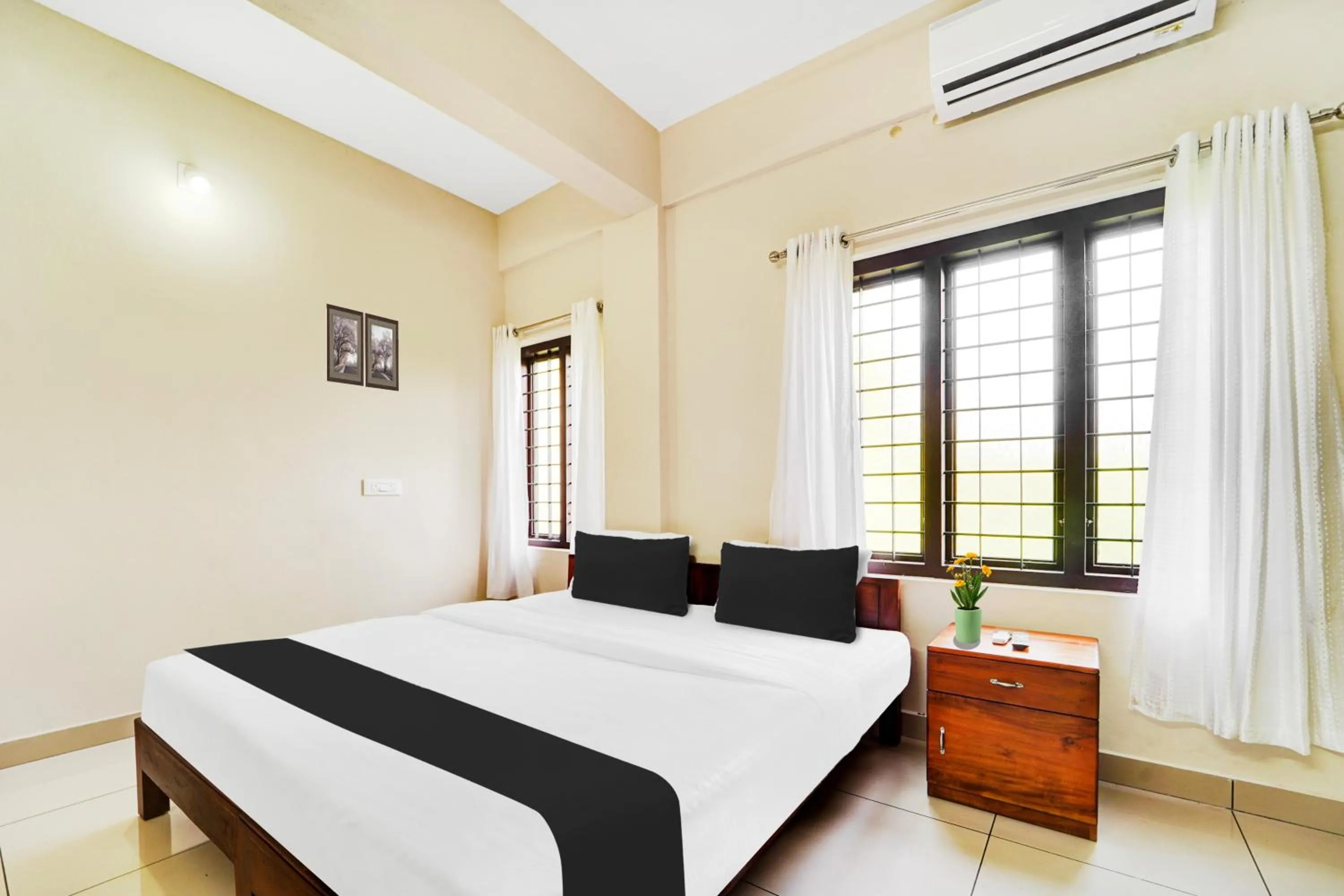 Hotel O Ambalamedu Puthenkurish Road