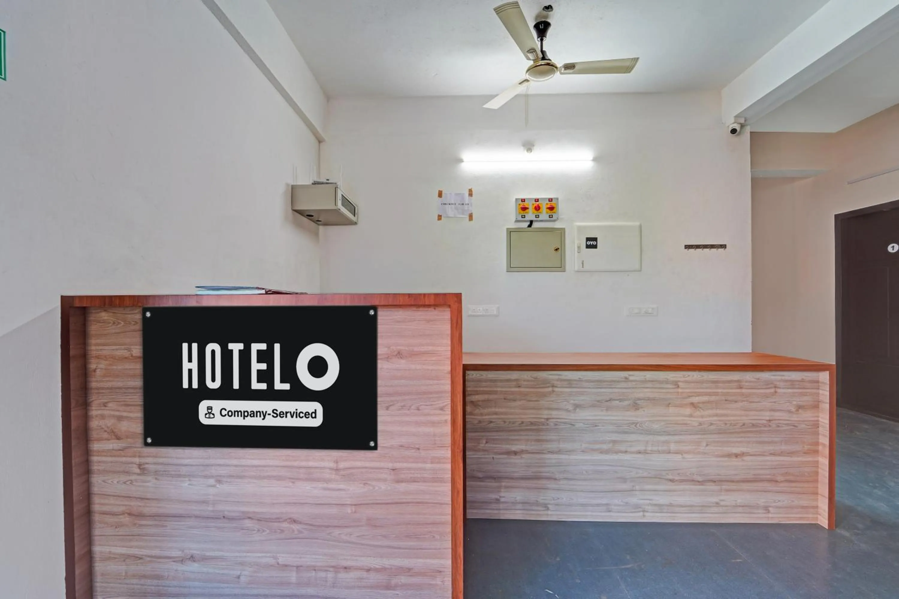 Hotel O Ambalamedu Puthenkurish Road