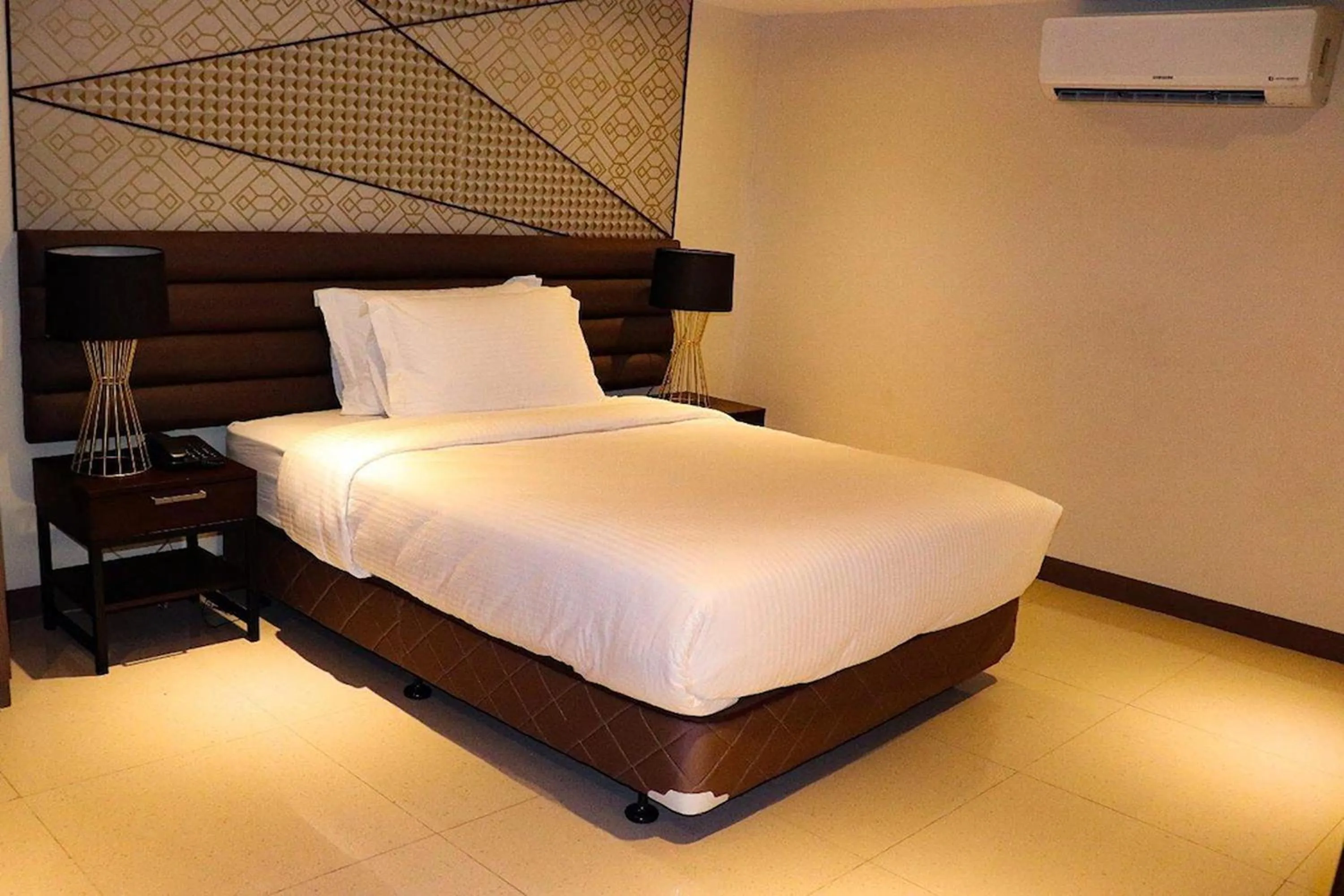 Bed in Maxx Hotel Ortigas