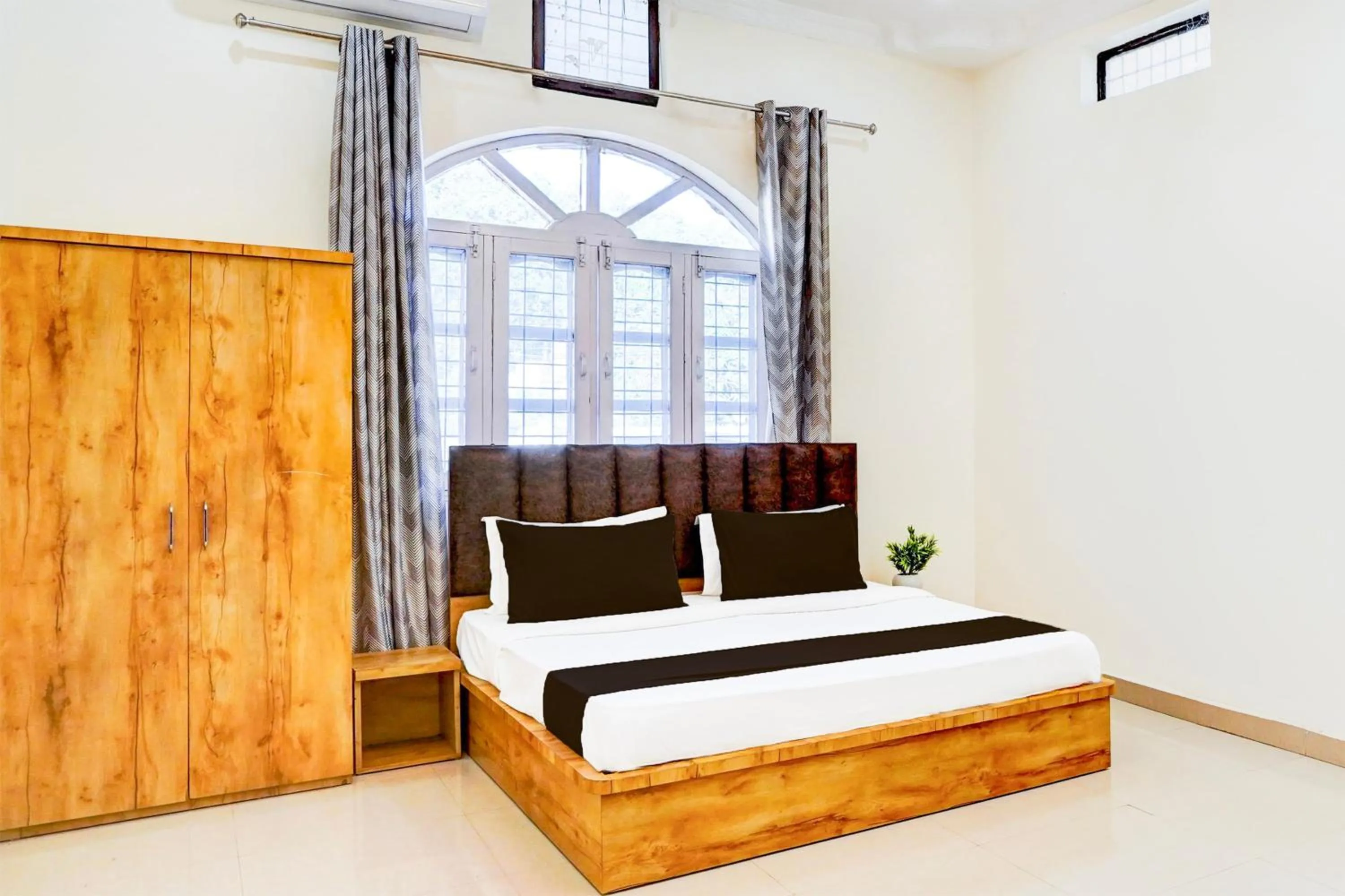 Bedroom, Bed in Hotel O Sudhowala Near Nanda ki Chowk