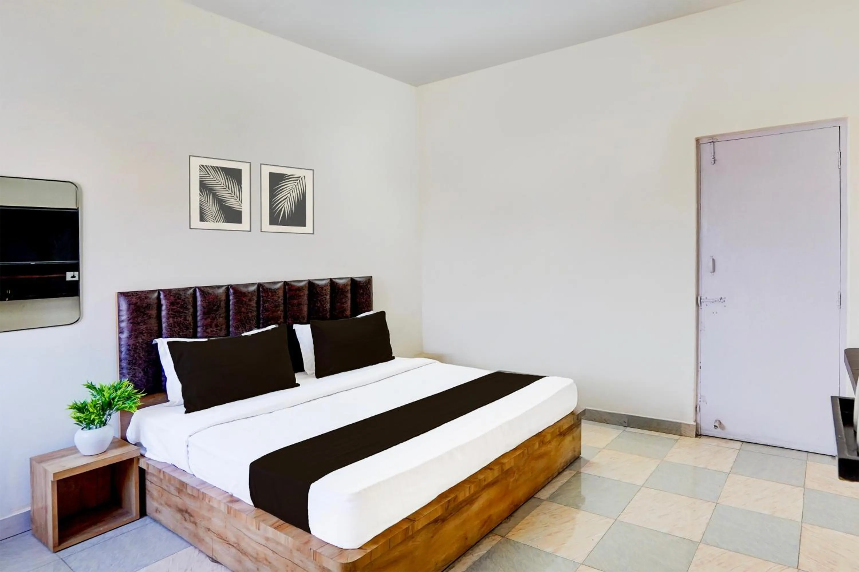 Bedroom, Bed in Hotel O Sudhowala Near Nanda ki Chowk