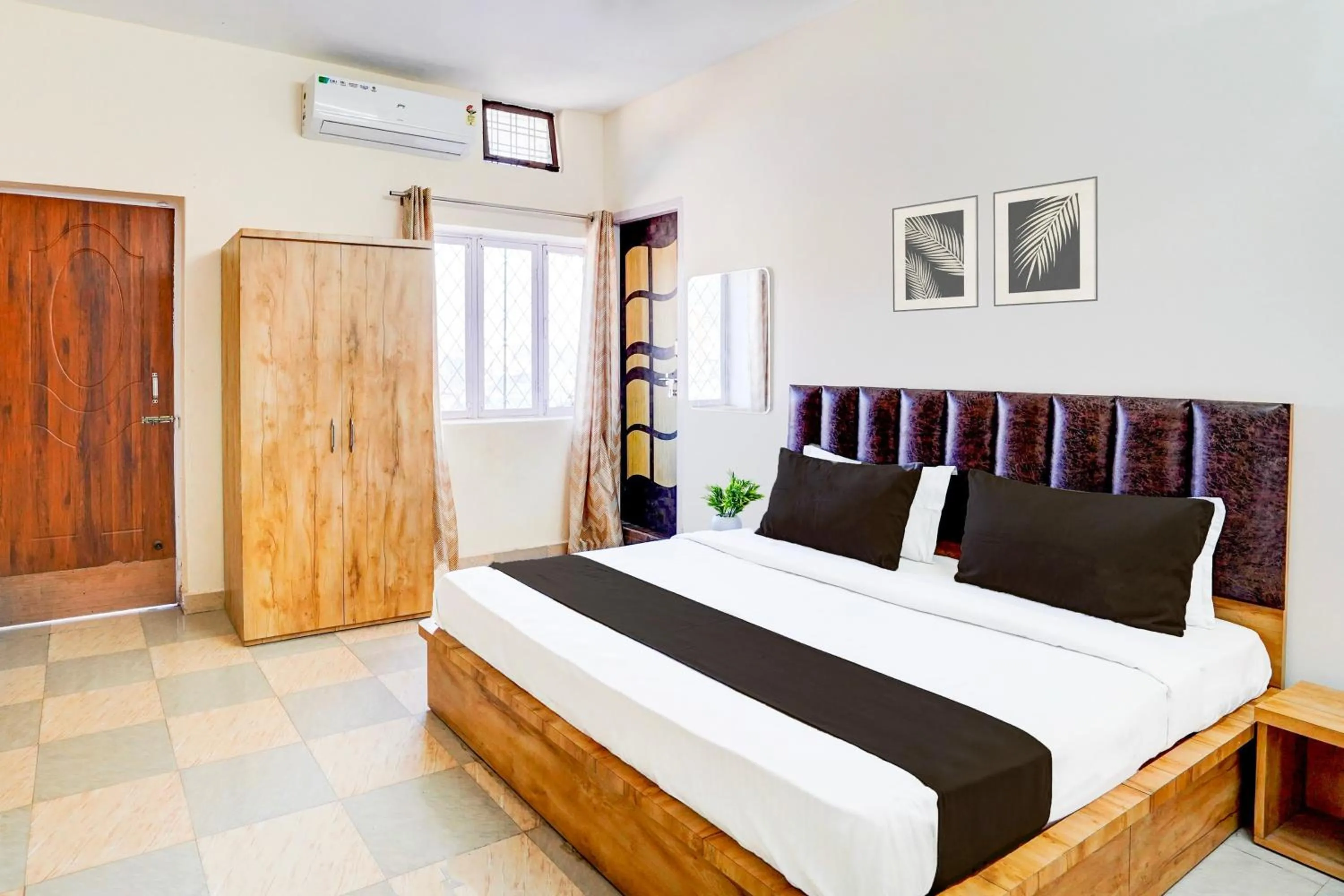 Bedroom, Bed in Hotel O Sudhowala Near Nanda ki Chowk