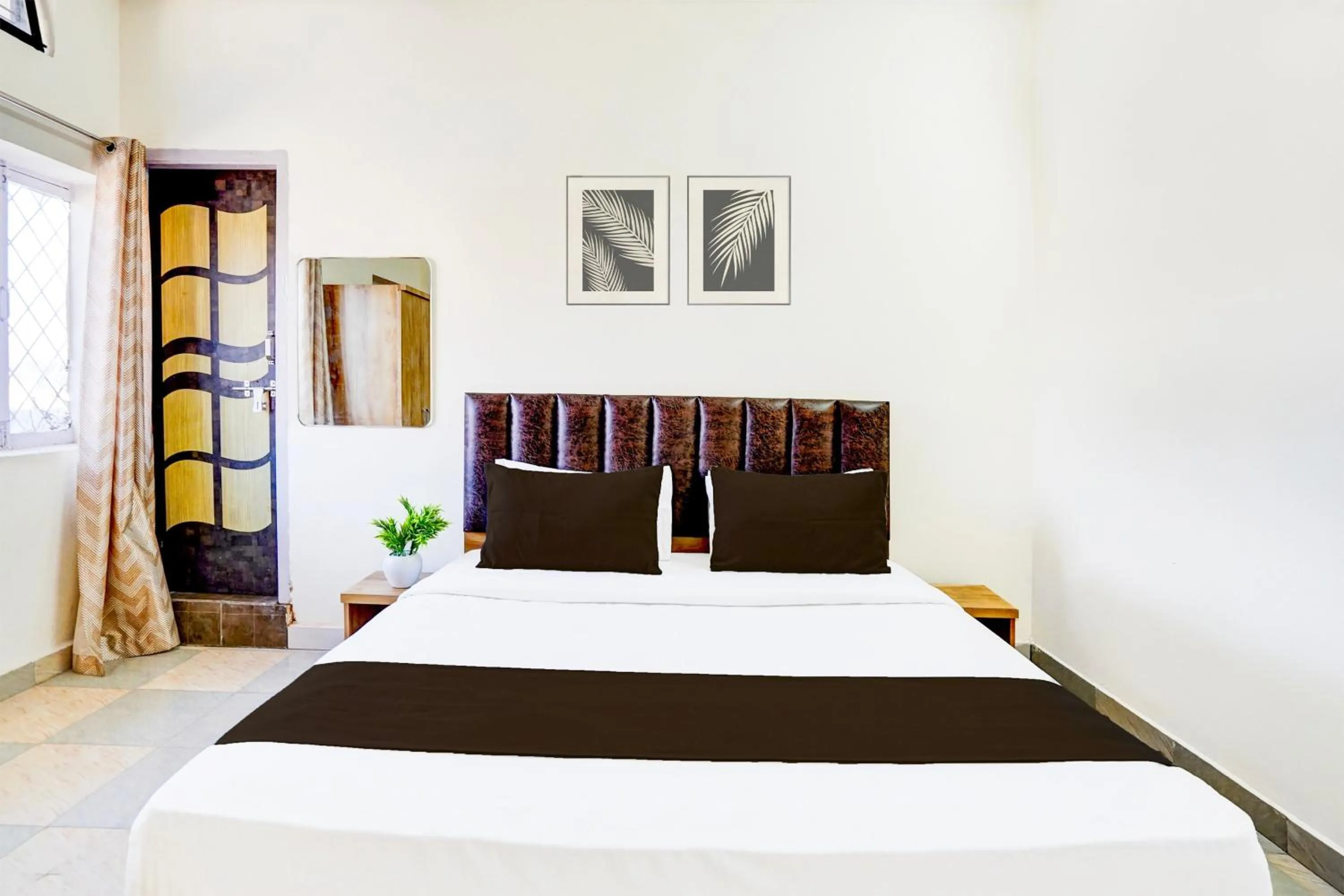 Bedroom, Bed in Hotel O Sudhowala Near Nanda ki Chowk