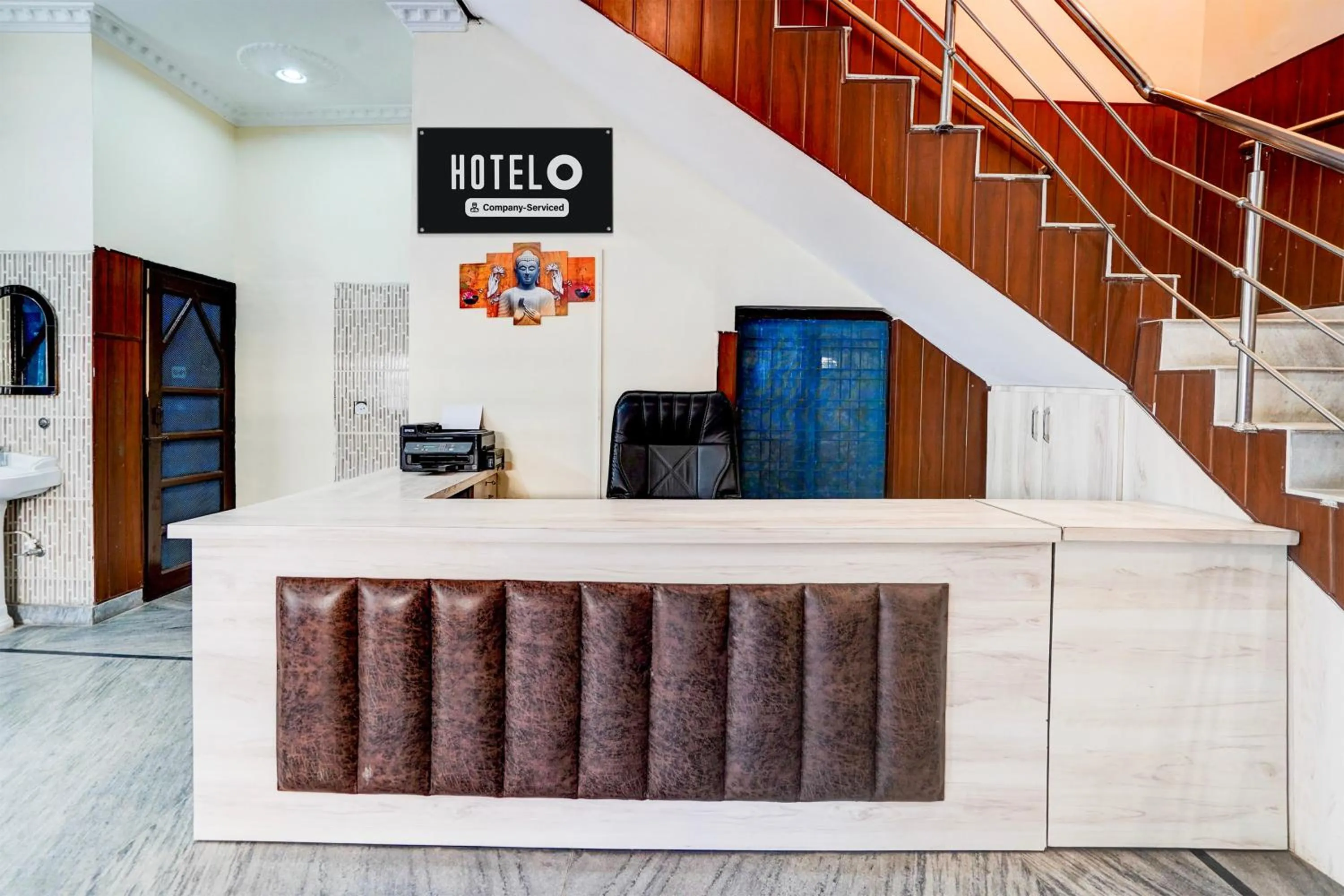 Lobby or reception in Hotel O Sudhowala Near Nanda ki Chowk