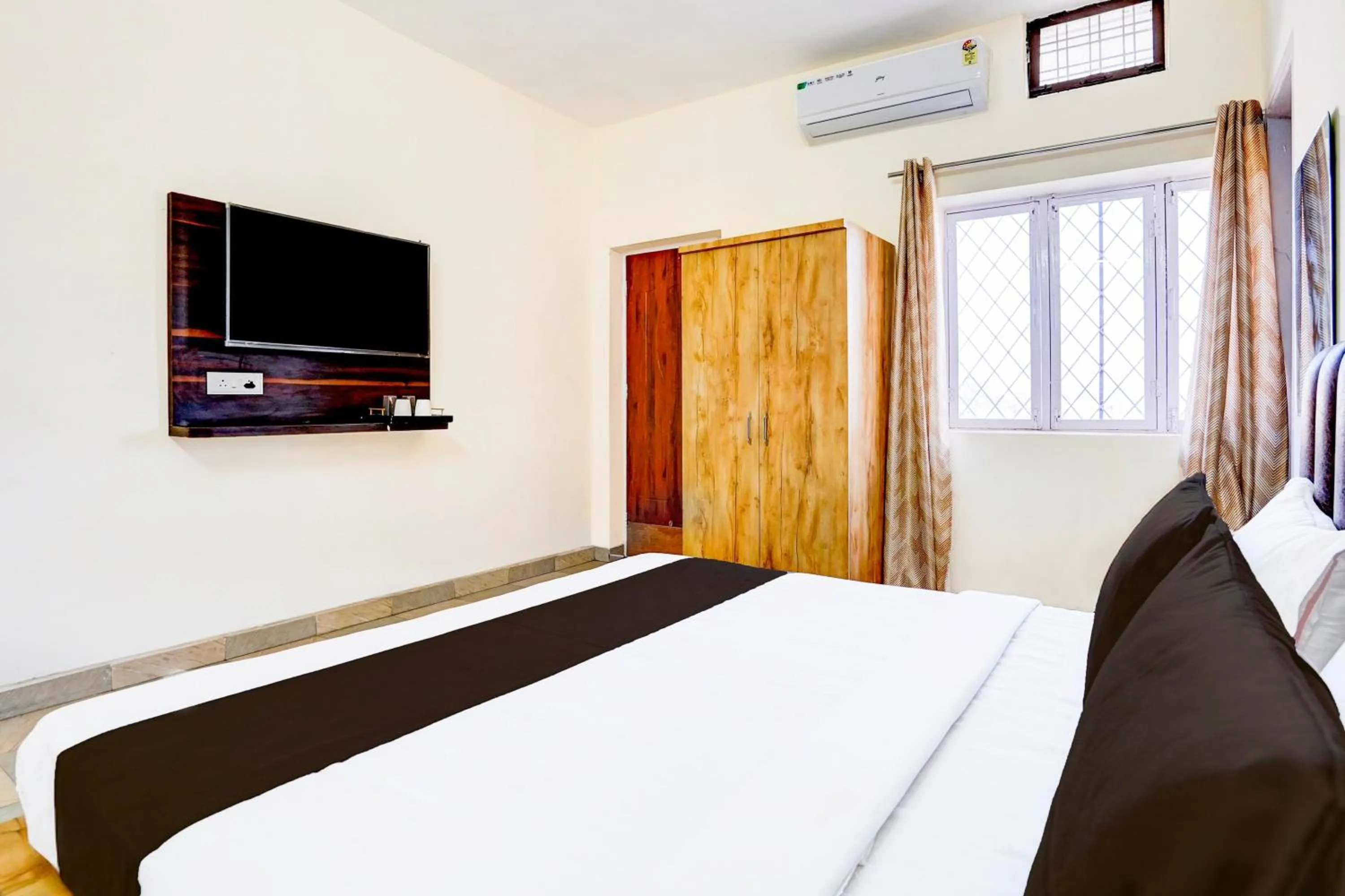 Bedroom, Bed in Hotel O Sudhowala Near Nanda ki Chowk