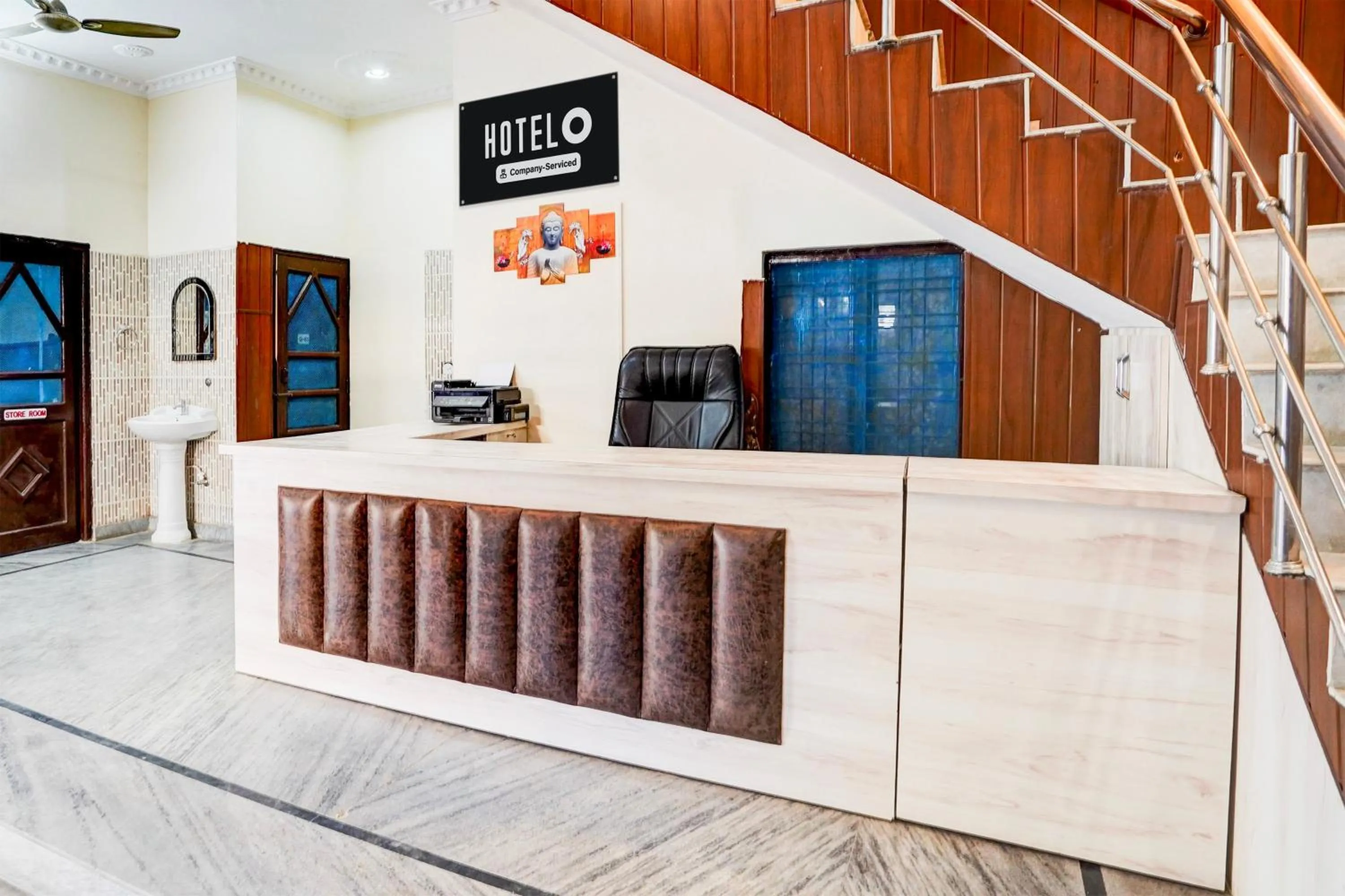 Lobby or reception in Hotel O Sudhowala Near Nanda ki Chowk