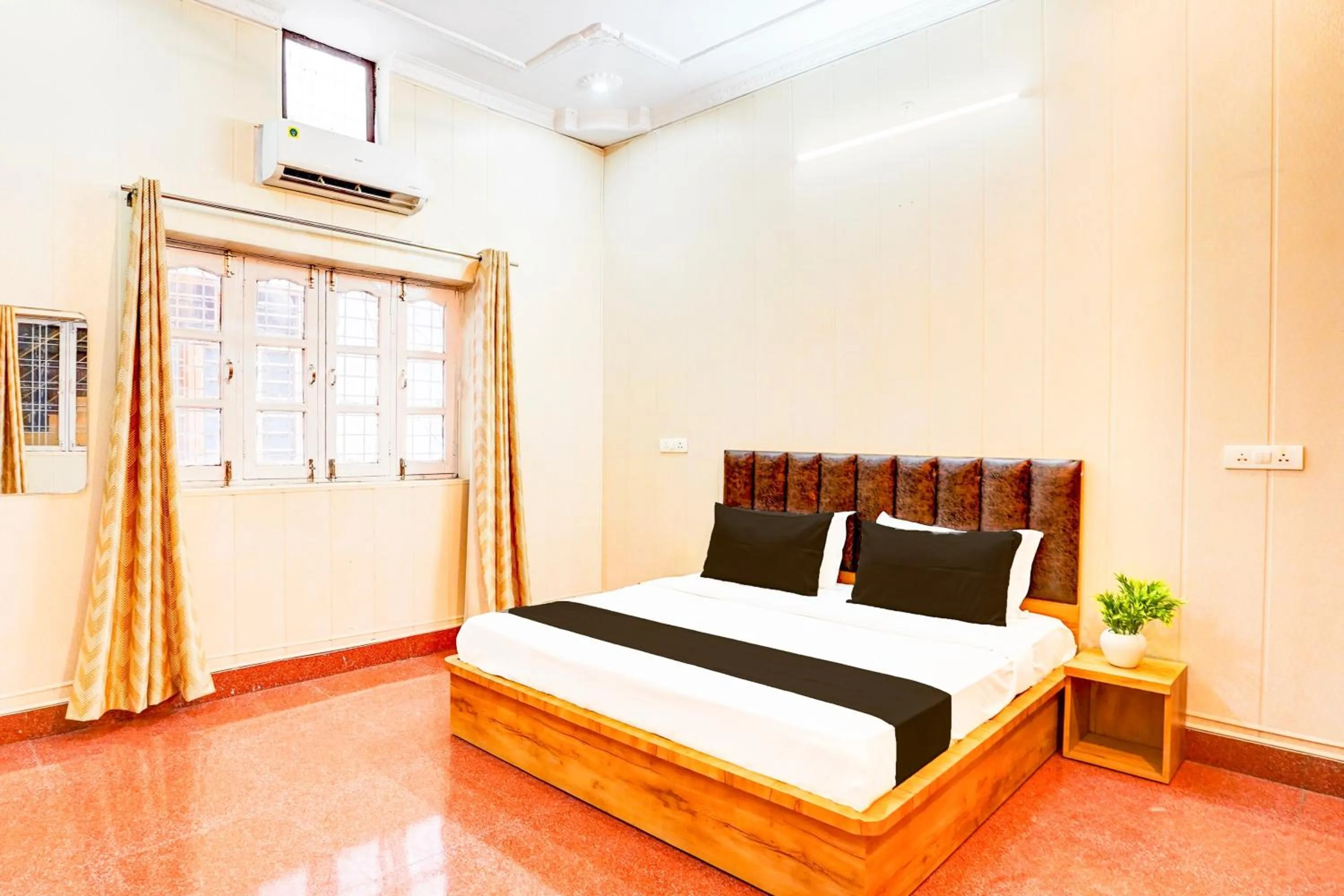 Bedroom, Bed in Hotel O Sudhowala Near Nanda ki Chowk