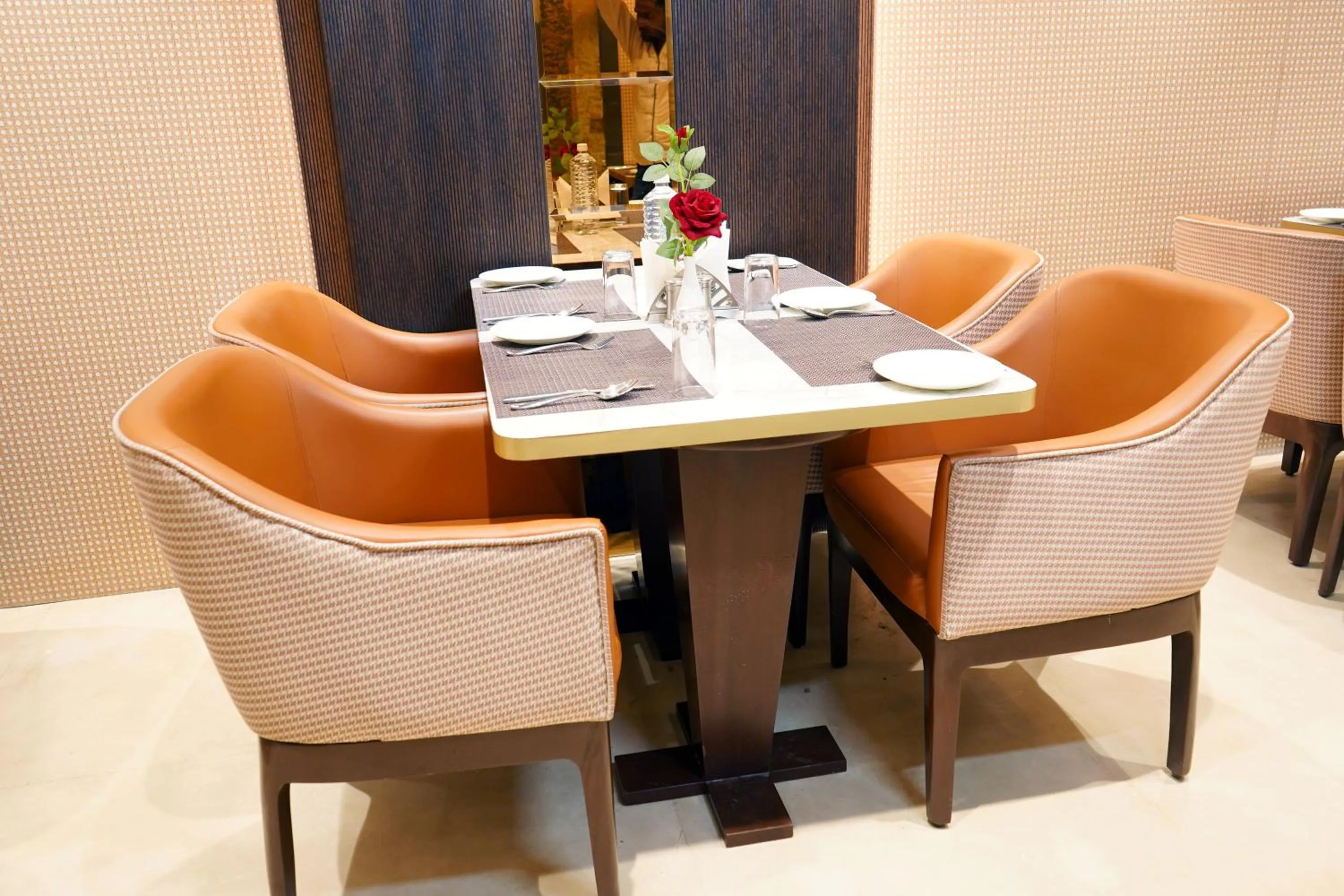 Restaurant/places to eat in ShriGo Hotel Banaras