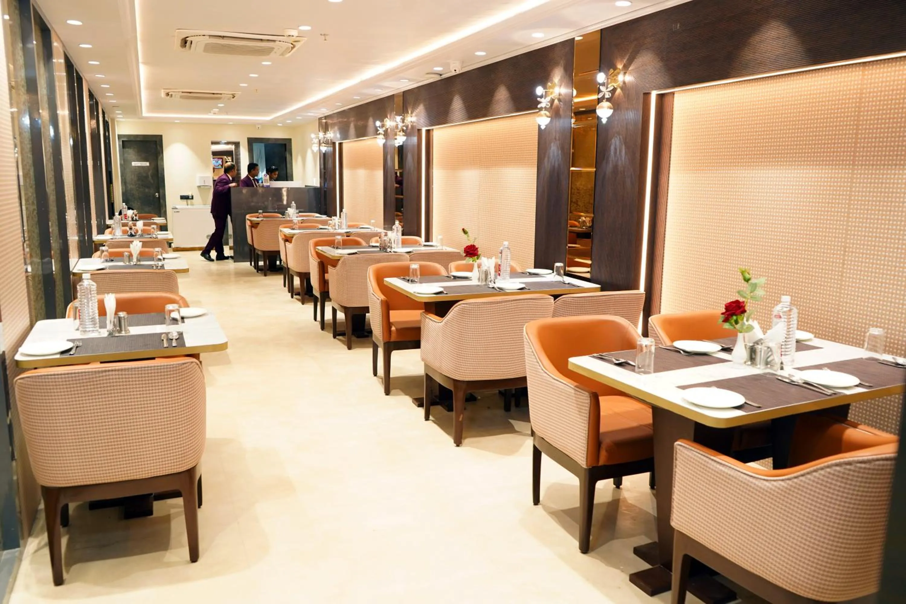 Restaurant/places to eat in ShriGo Hotel Banaras