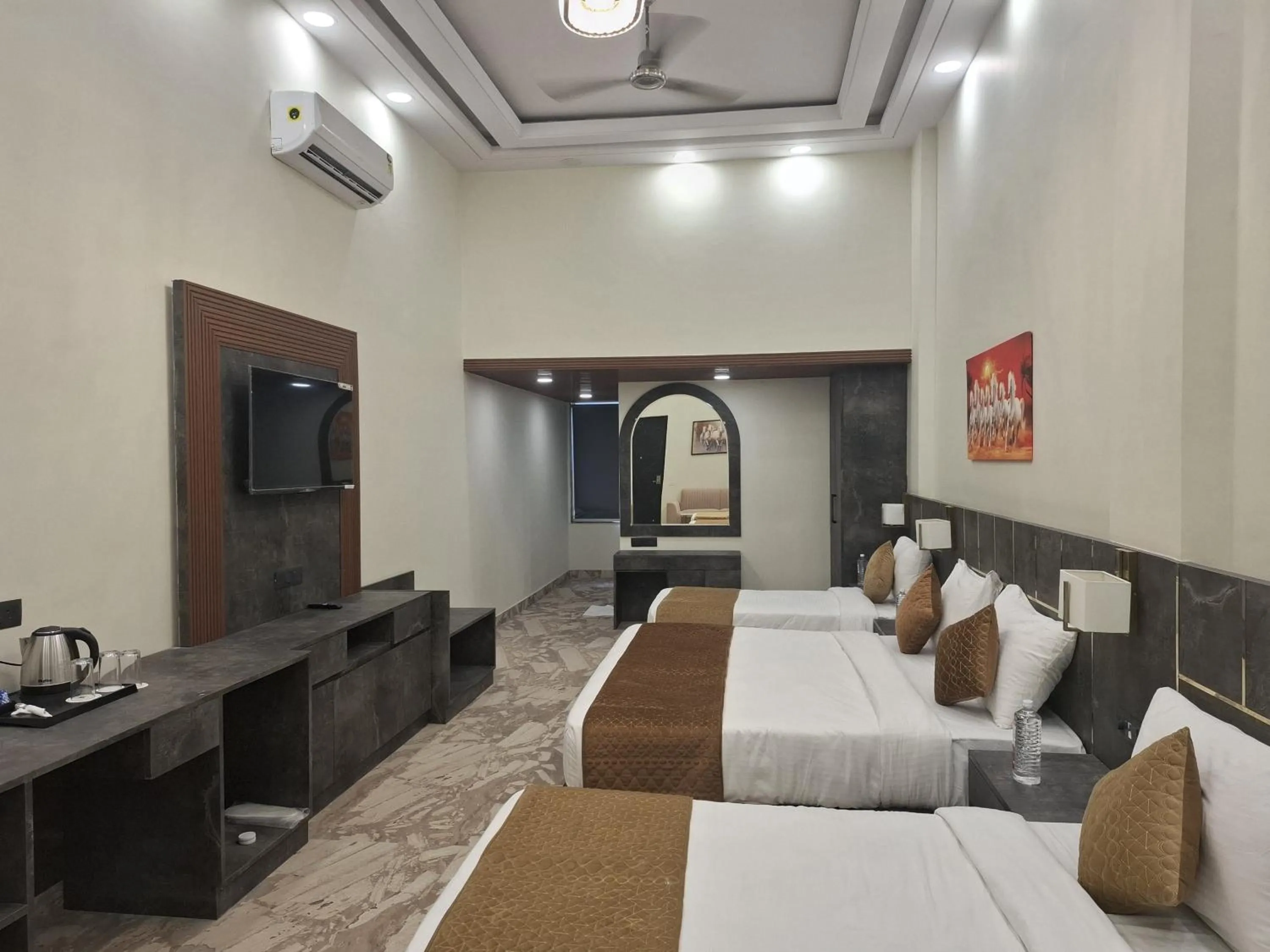 Bed in ShriGo Hotel Banaras