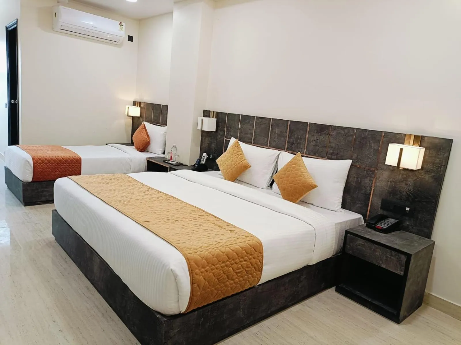 Bed in ShriGo Hotel Banaras