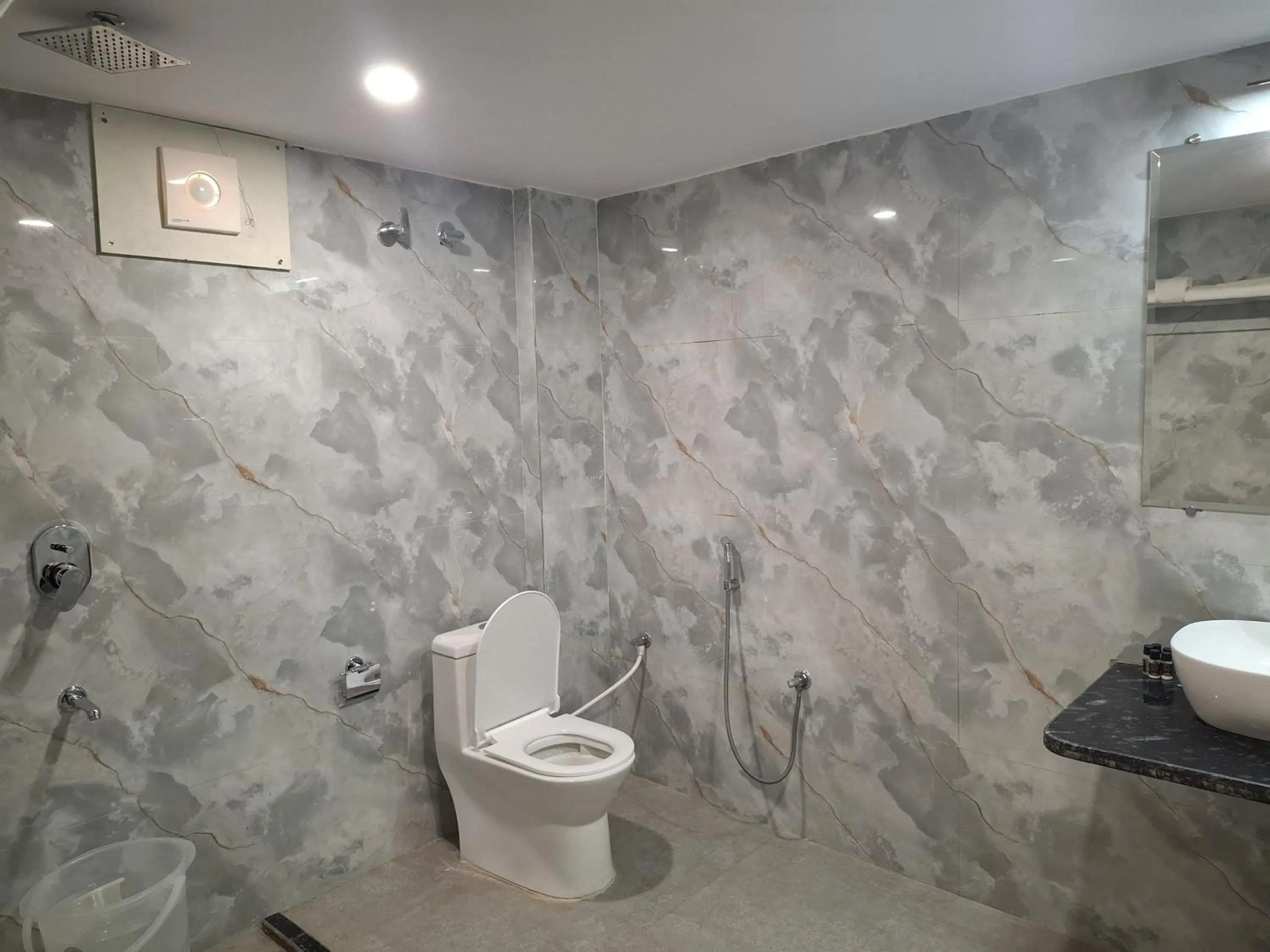 Bathroom in ShriGo Hotel Banaras