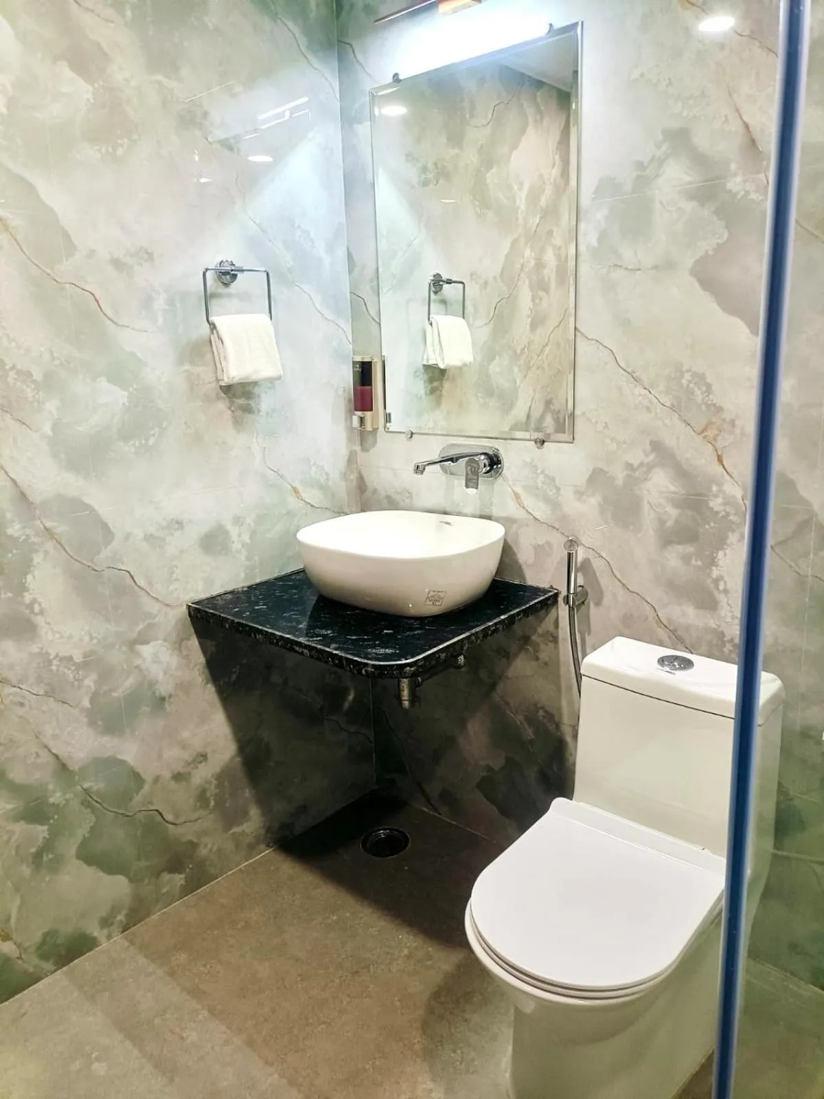 Bathroom in ShriGo Hotel Banaras