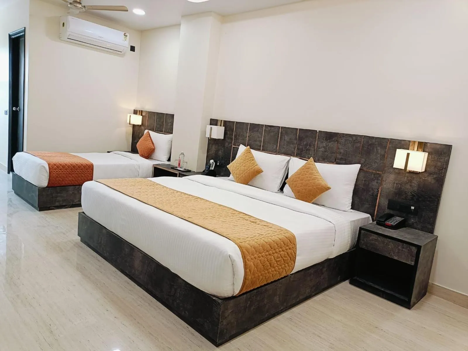 Bed in ShriGo Hotel Banaras