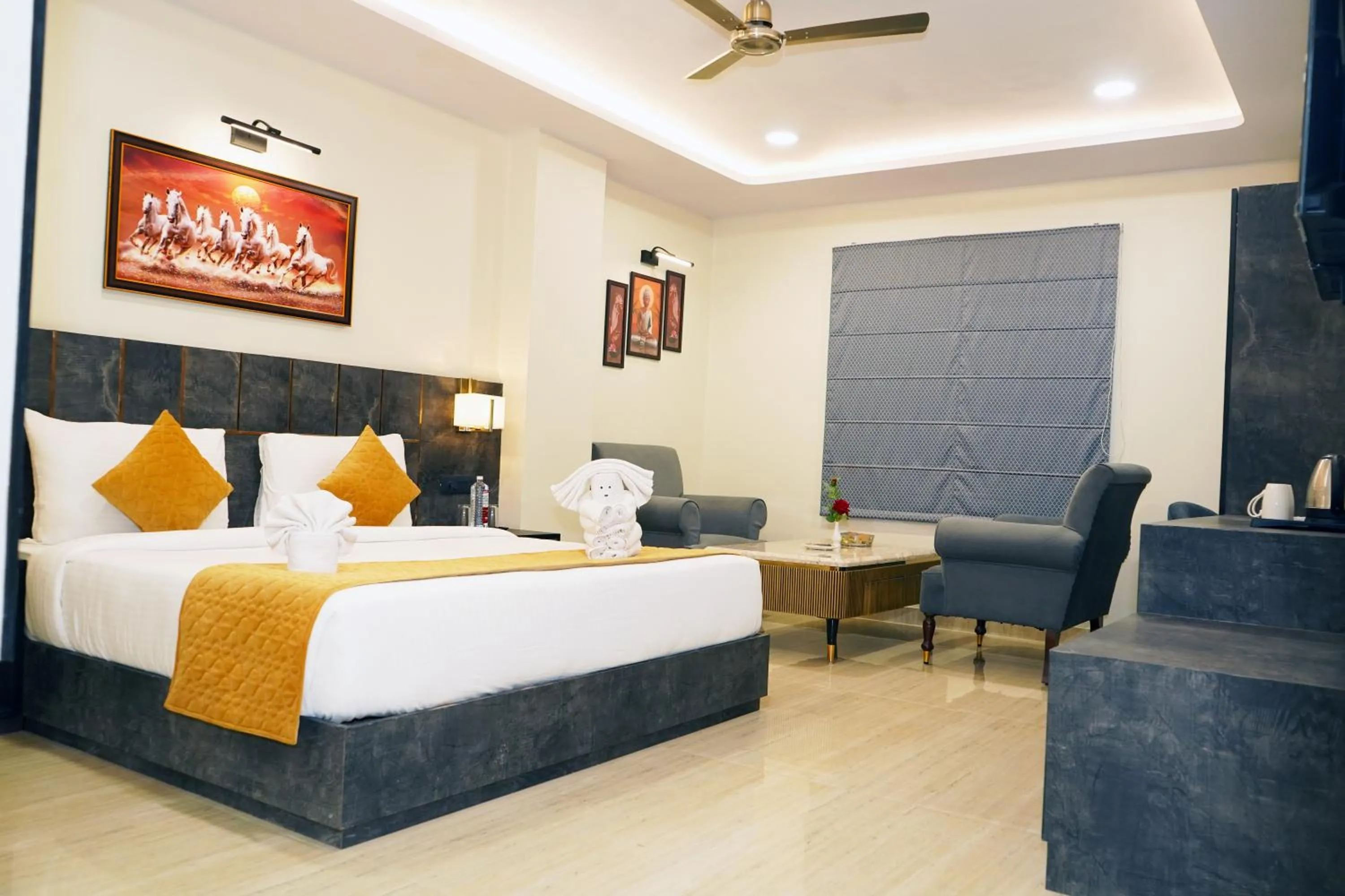 Bed in ShriGo Hotel Banaras