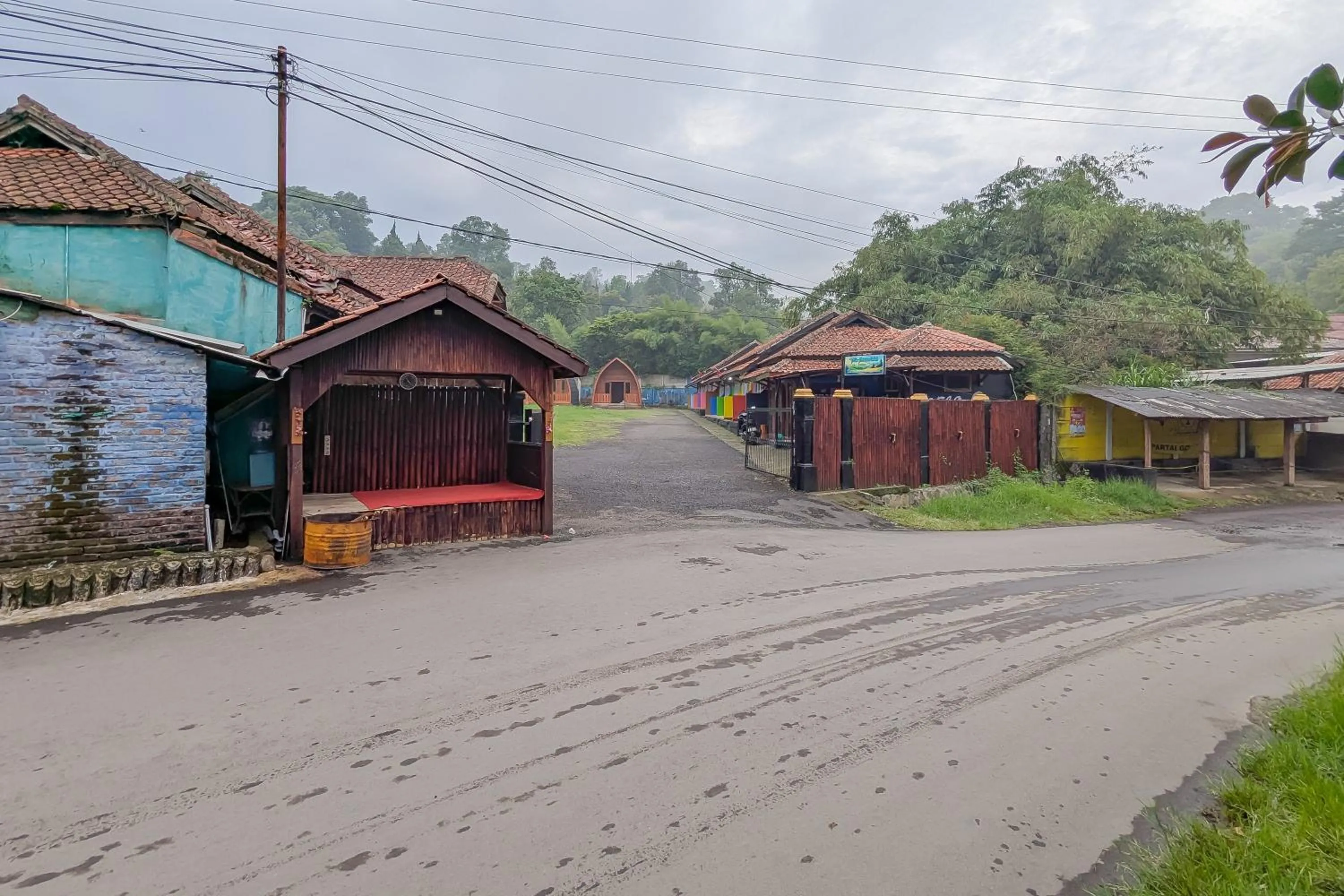 RedDoorz Resort at Ciater 3
