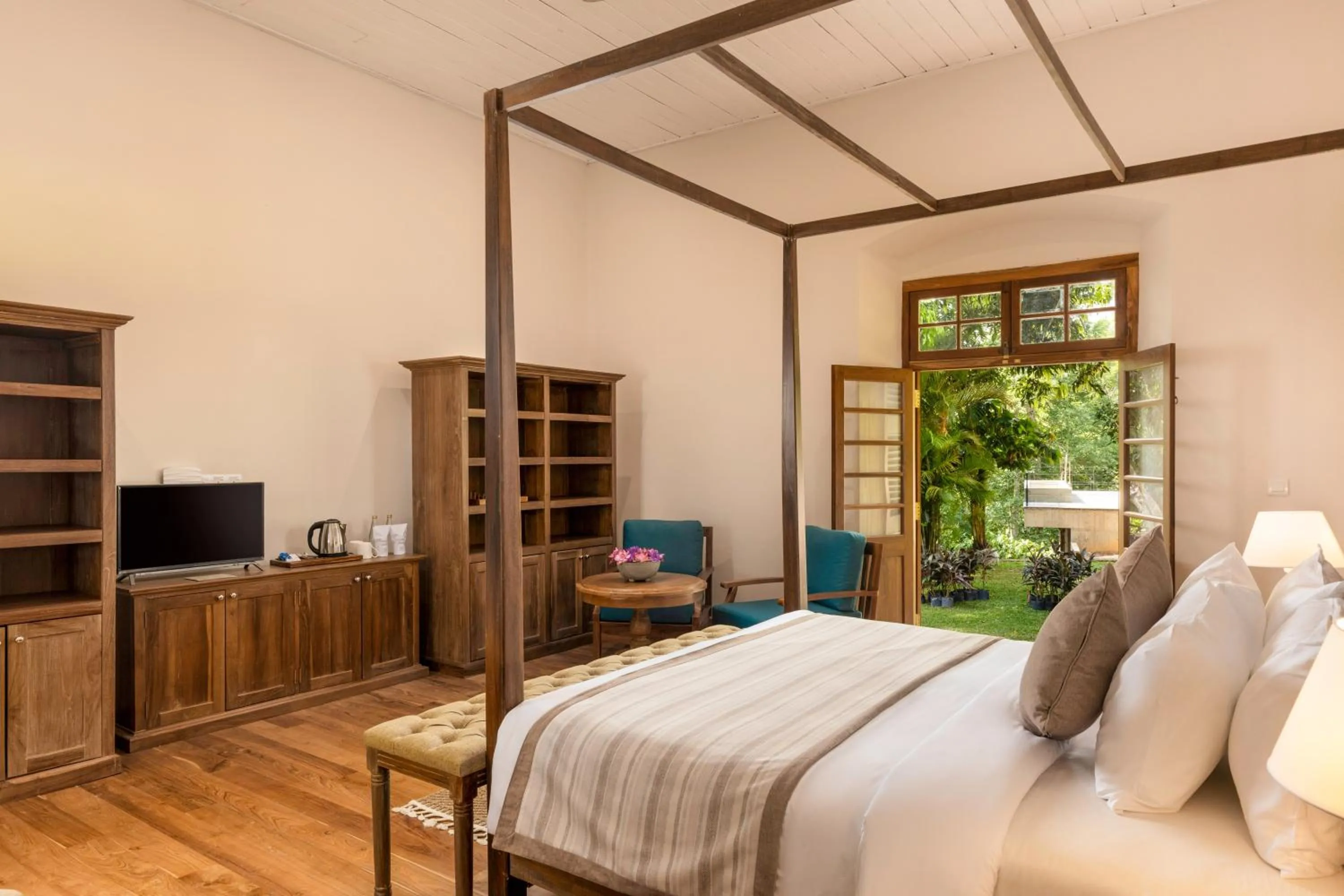 Superior Suite in Clodagh Manor House by Seven Angels