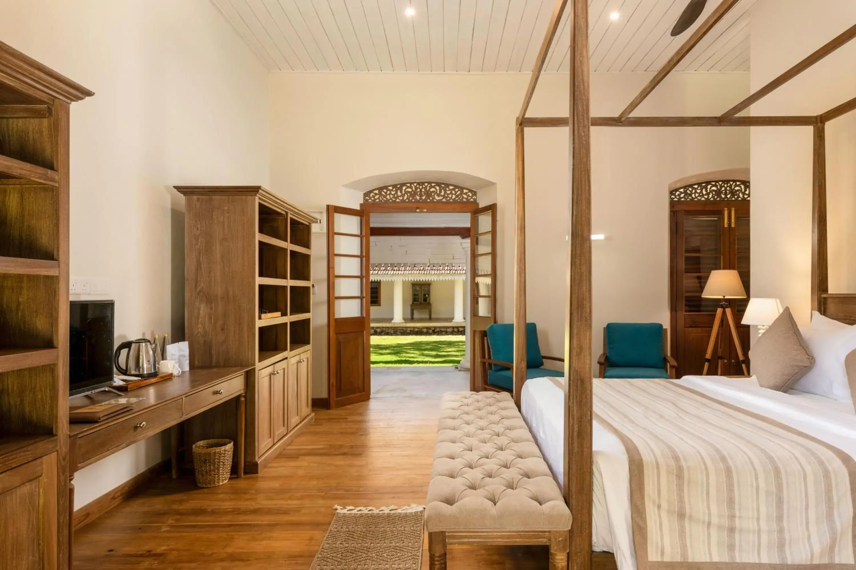 Suite in Clodagh Manor House by Seven Angels Suite in Clodagh Manor House by Seven Angels