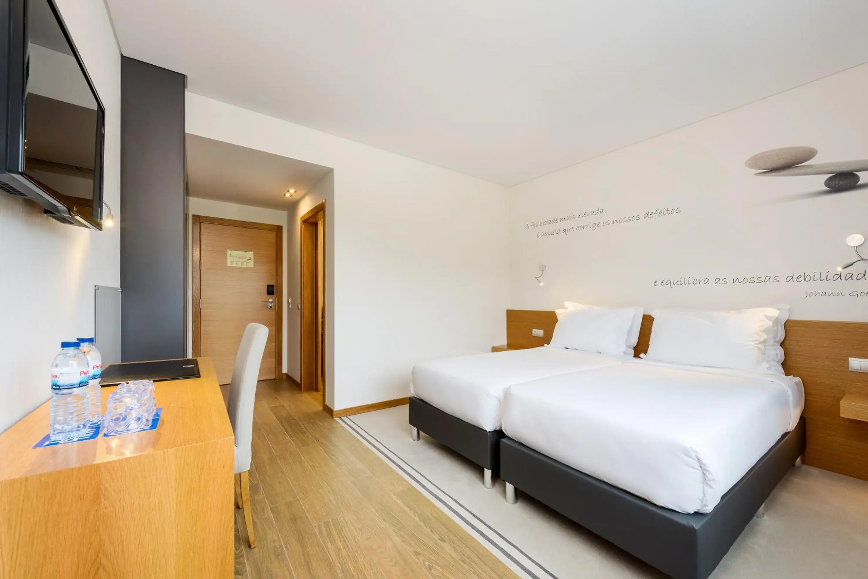Photo of the whole room, Bed in TRYP by Wyndham Leiria Photo of the whole room, Bed in TRYP by Wyndham Leiria