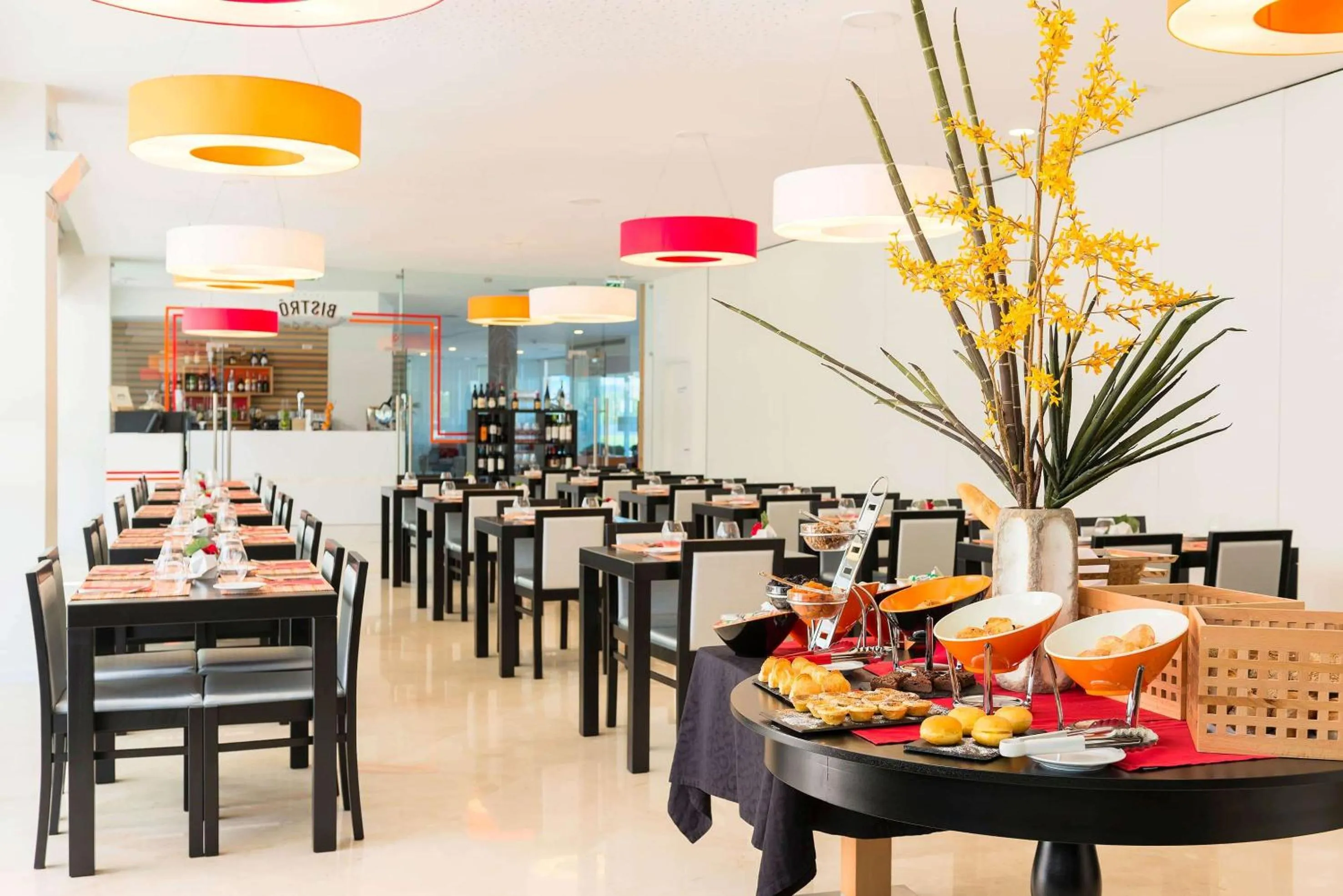 Restaurant/places to eat in TRYP by Wyndham Leiria