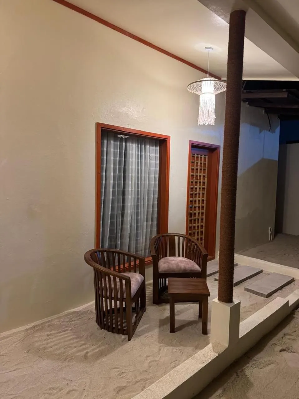 Seating area in Rattehi Inn at Rakeedhoo