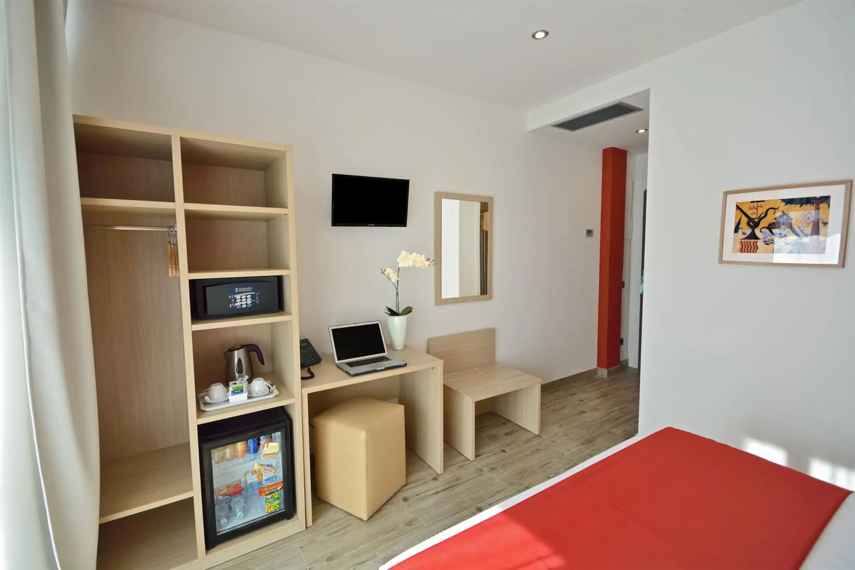 Photo of the whole room, Bed in Hotel Luxor Florence Photo of the whole room, Bed in Hotel Luxor Florence