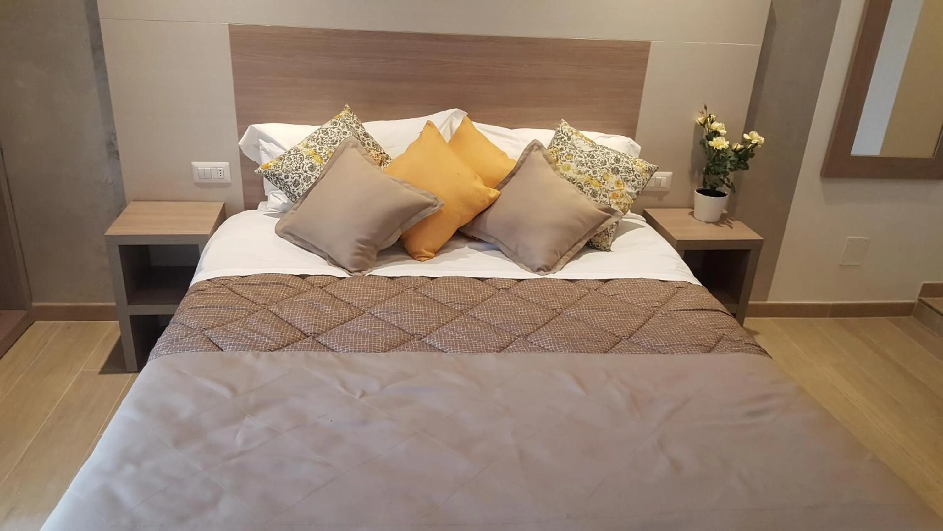 Bed in Hotel Luxor Florence