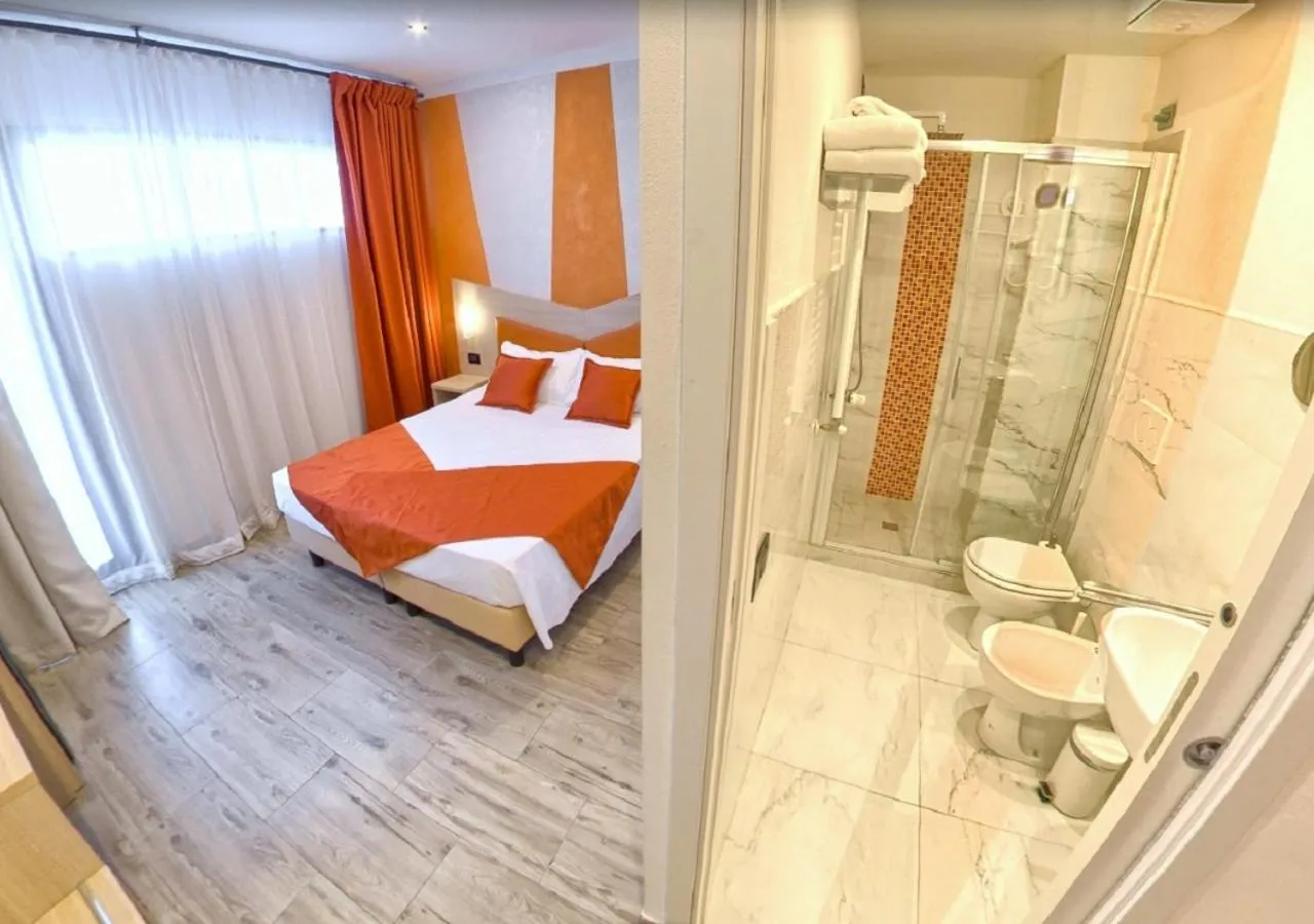 Photo of the whole room, Bed in Hotel Luxor Florence