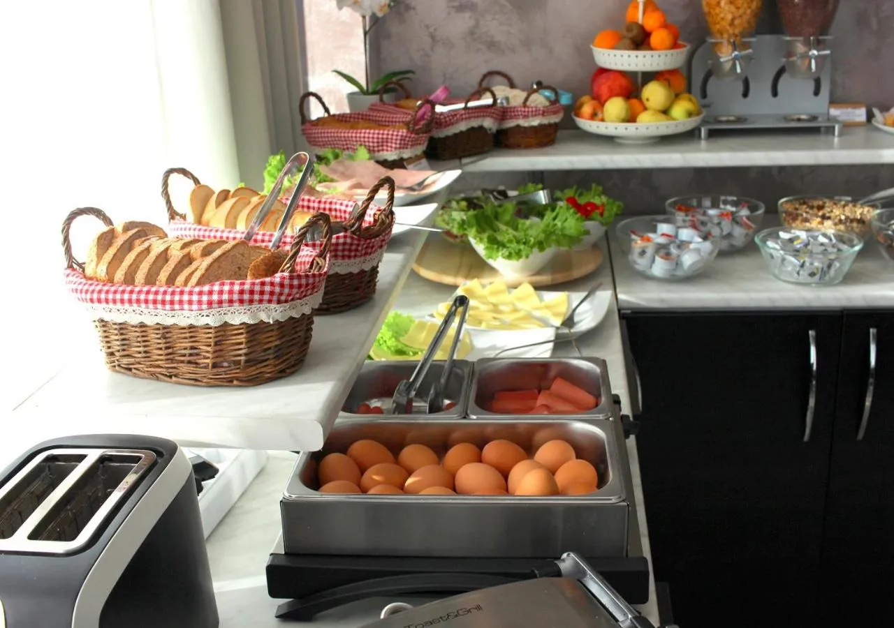 Buffet breakfast in Hotel Luxor Florence