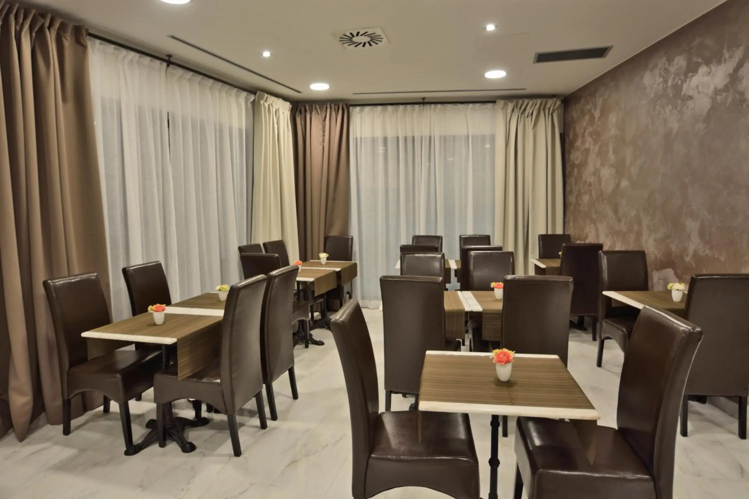 Restaurant/places to eat in Hotel Luxor Florence Restaurant/places to eat in Hotel Luxor Florence