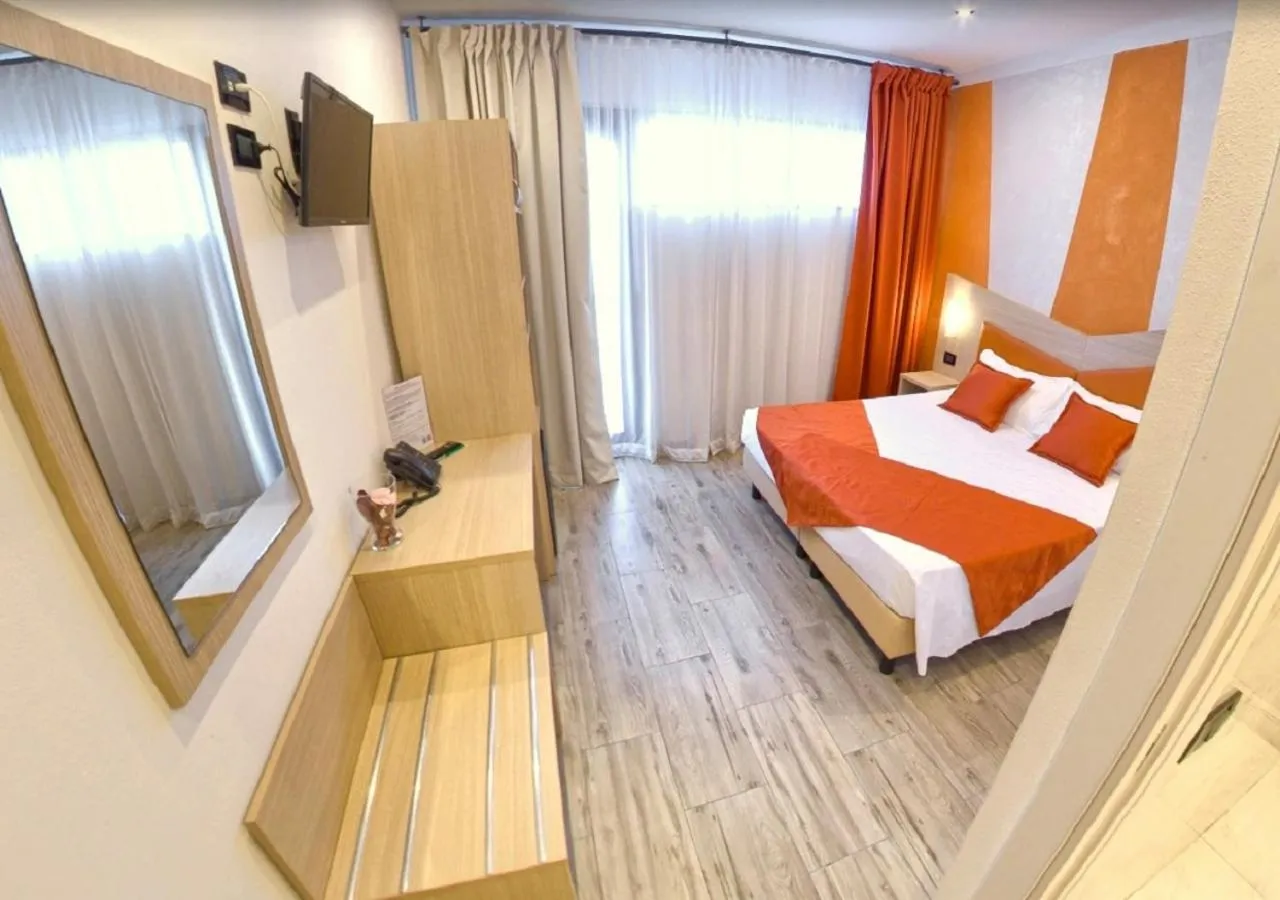 Bed in Hotel Luxor Florence