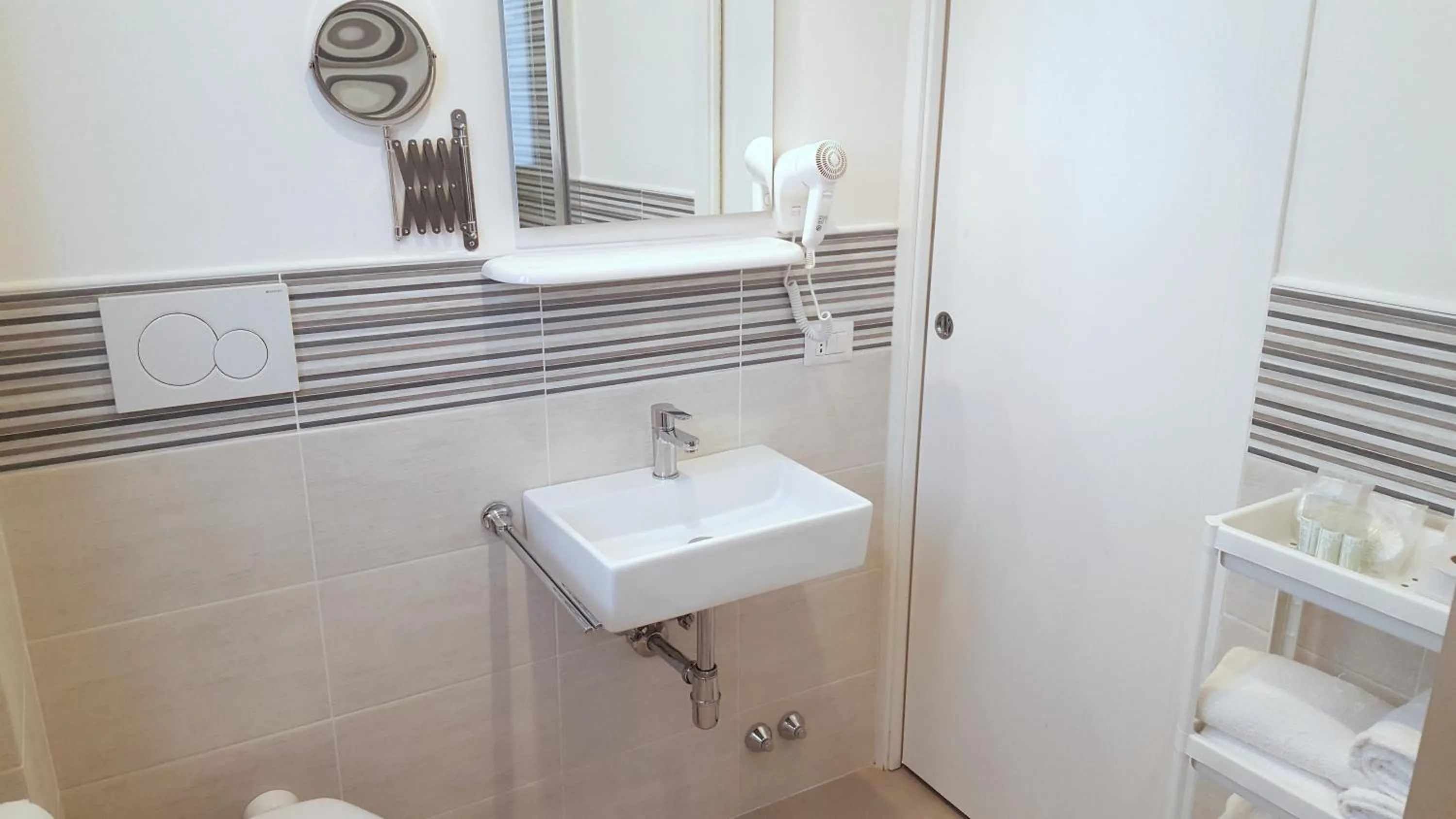 Bathroom in Hotel Luxor Florence