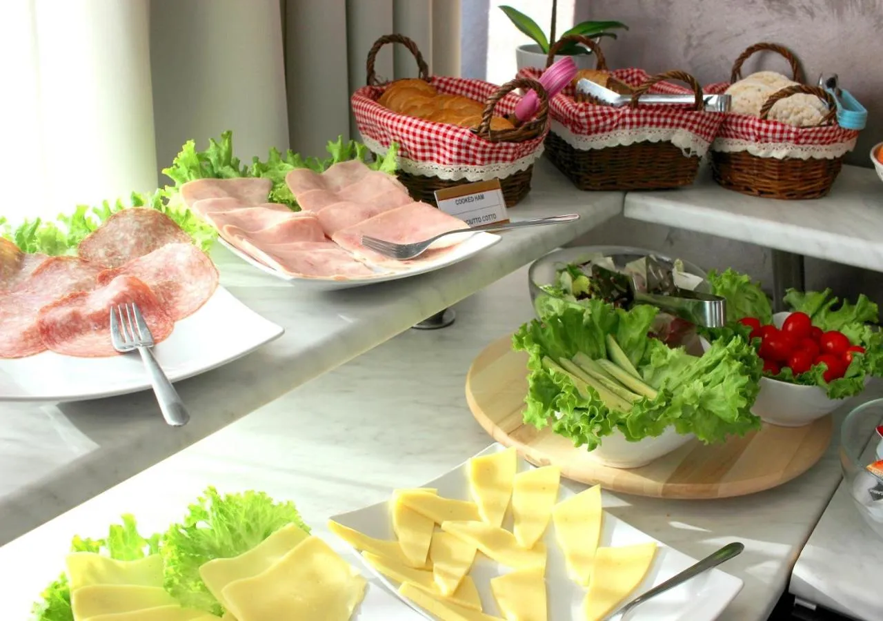 Buffet breakfast in Hotel Luxor Florence