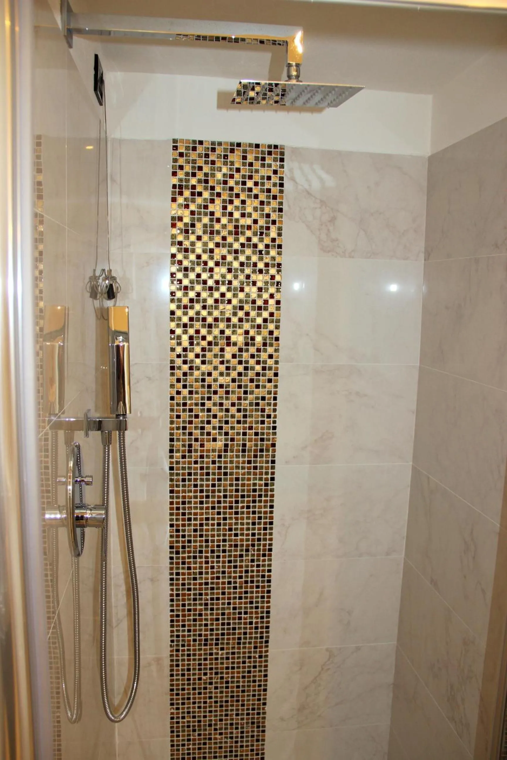 Shower in Hotel Luxor Florence