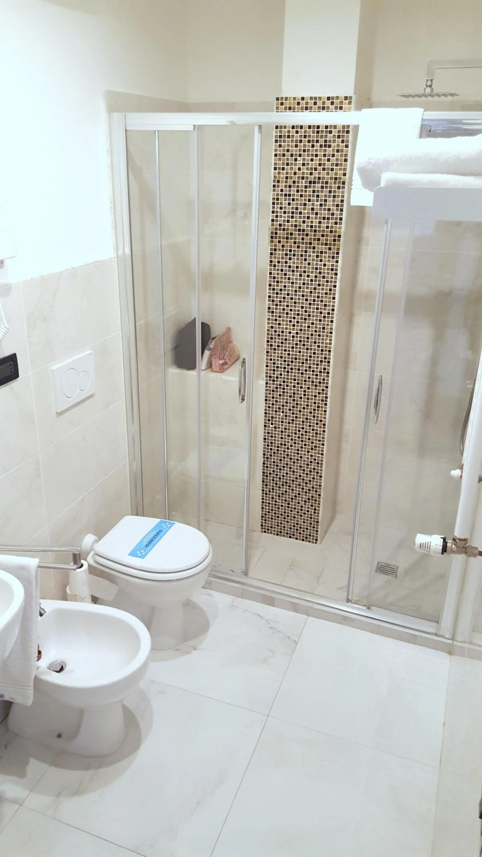 Bathroom in Hotel Luxor Florence