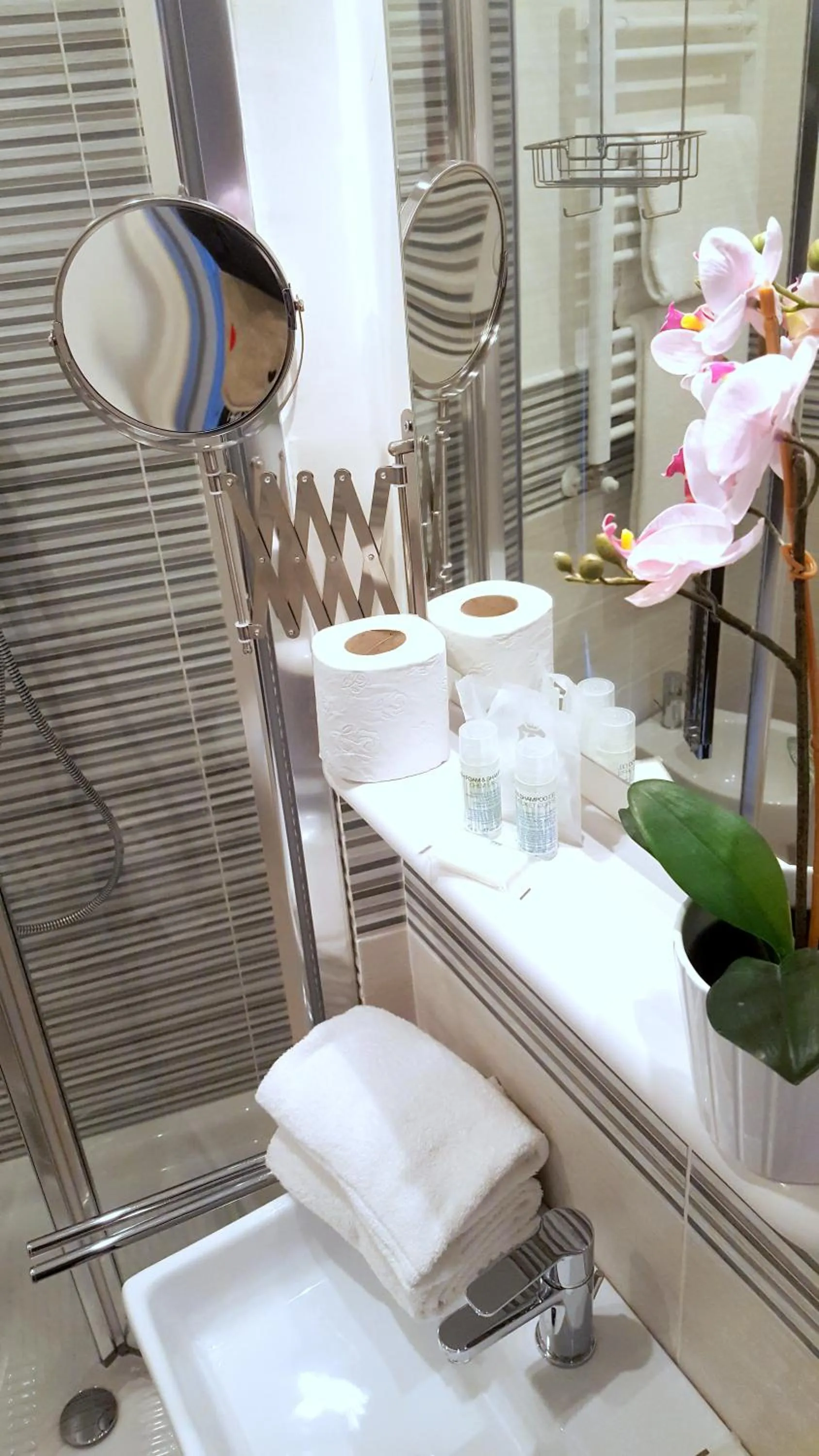 Bathroom in Hotel Luxor Florence