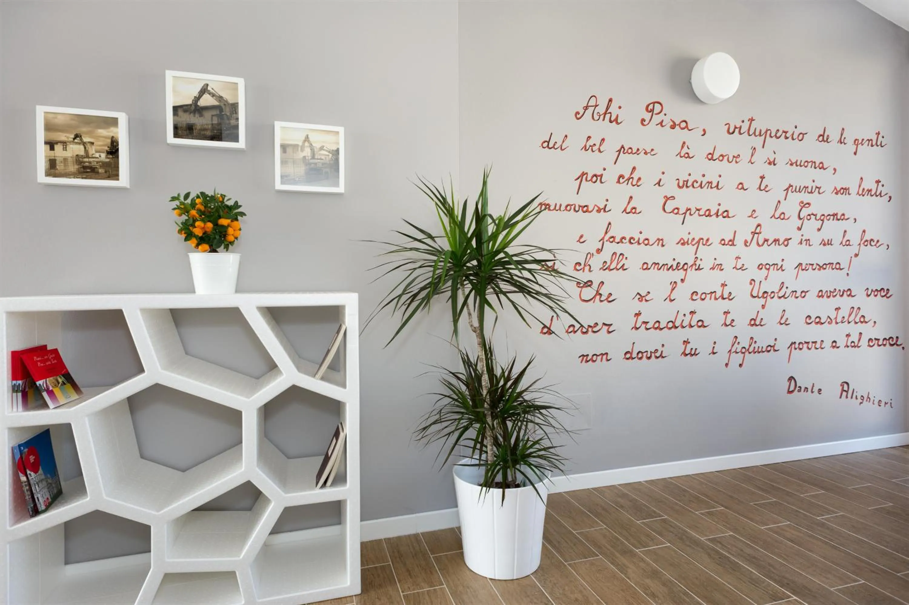 Decorative detail in Vele Storiche Pisane - free private parking