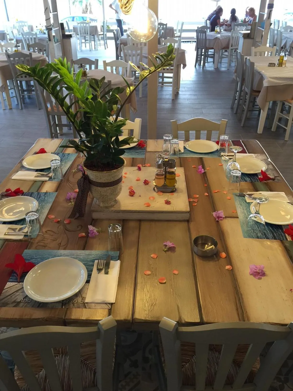 Restaurant/places to eat in WhiteSands Beach Resort