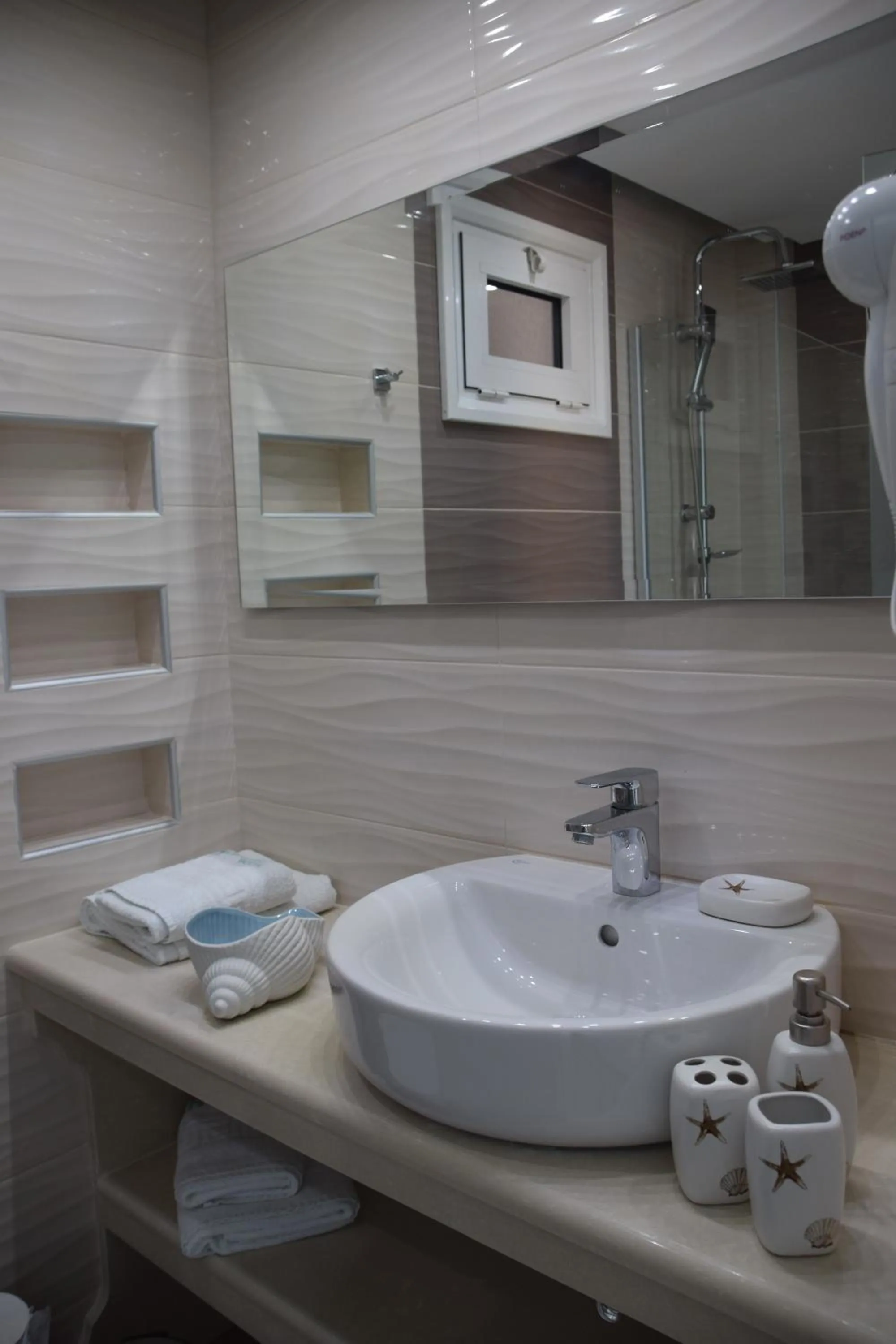 Toilet in WhiteSands Beach Resort