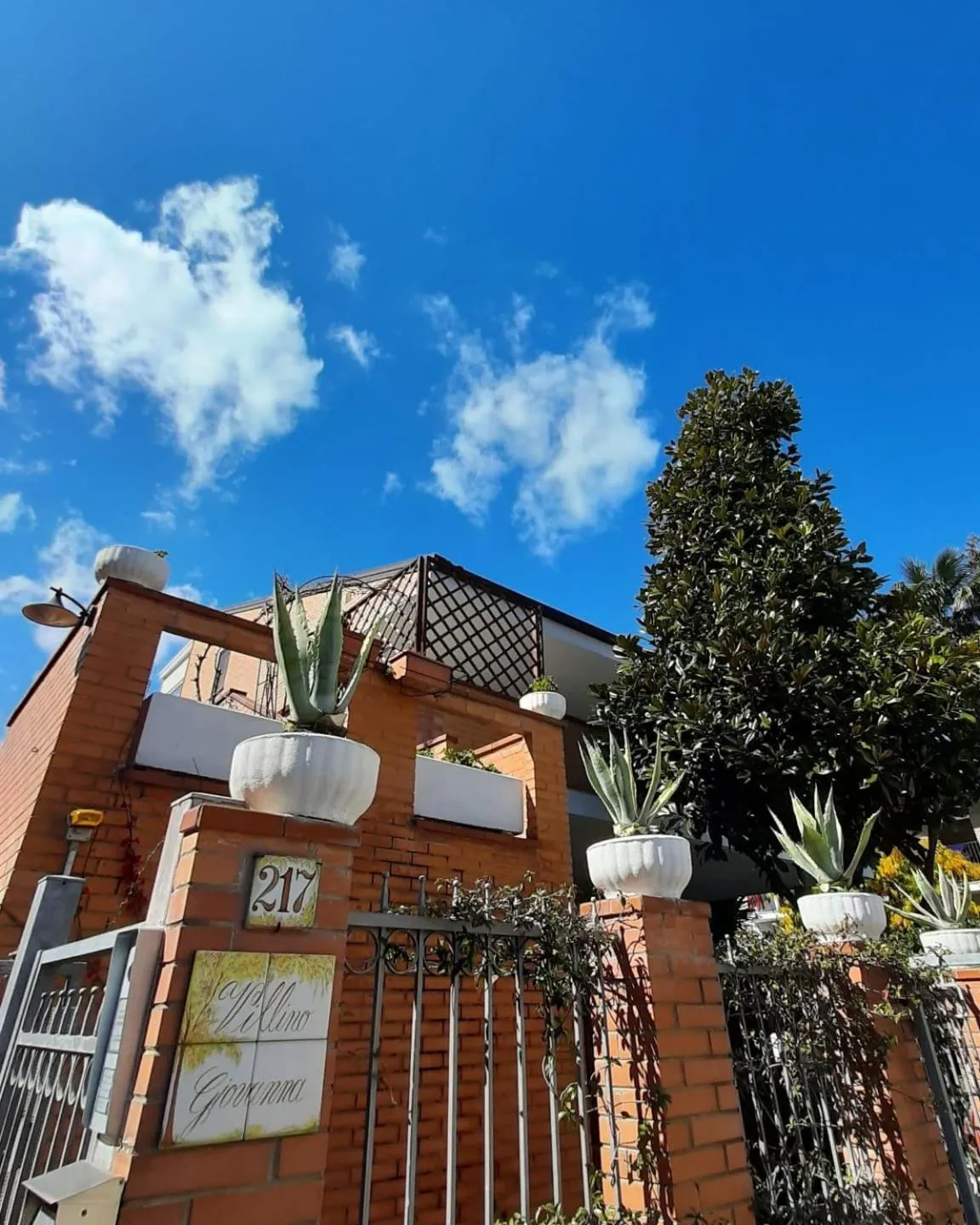 Property building in B&B Villino Giovanna Wi-Fi AC Prima fila mare Pineta