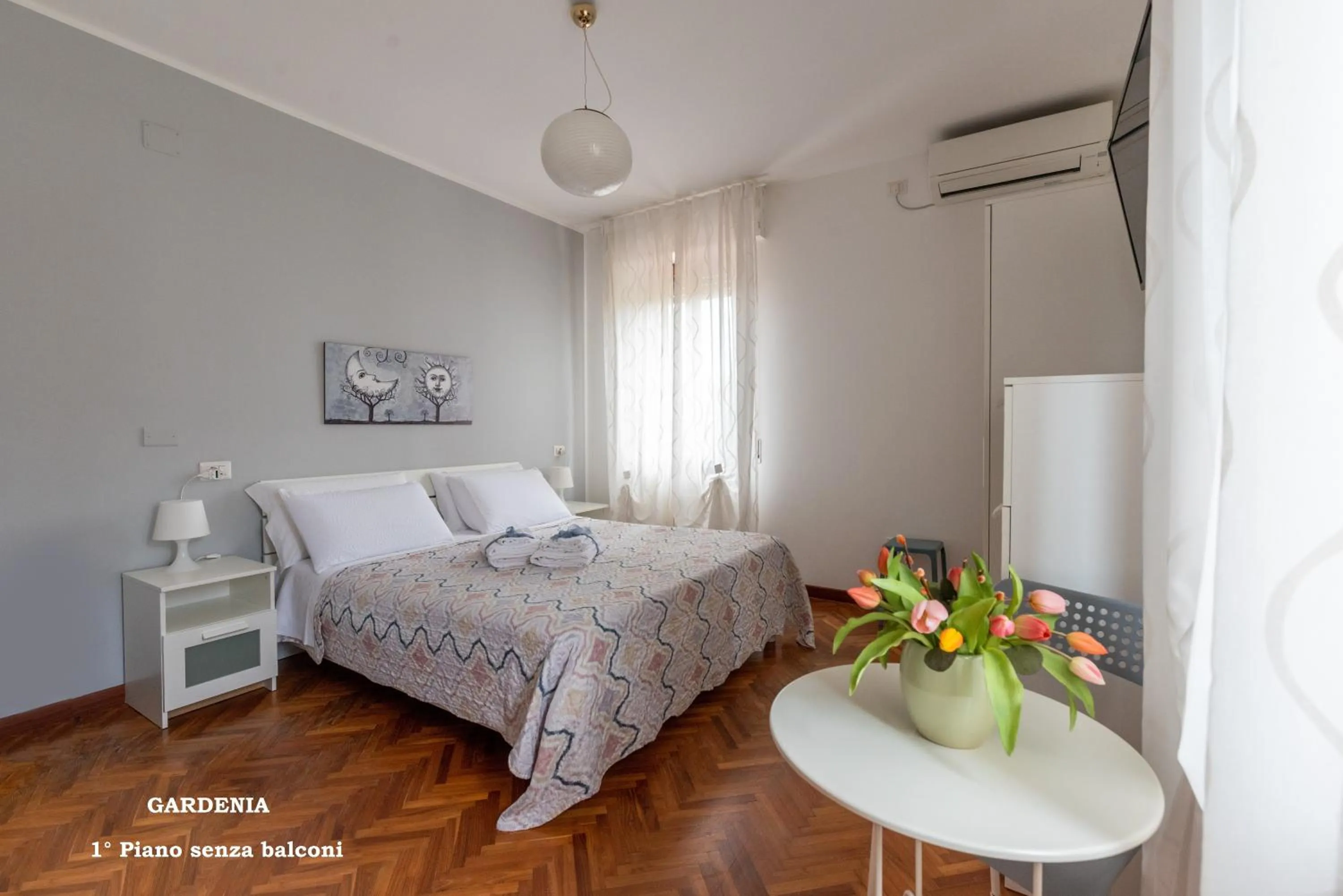 Bed in B&B Villino Giovanna Wi-Fi AC Prima fila mare Pineta