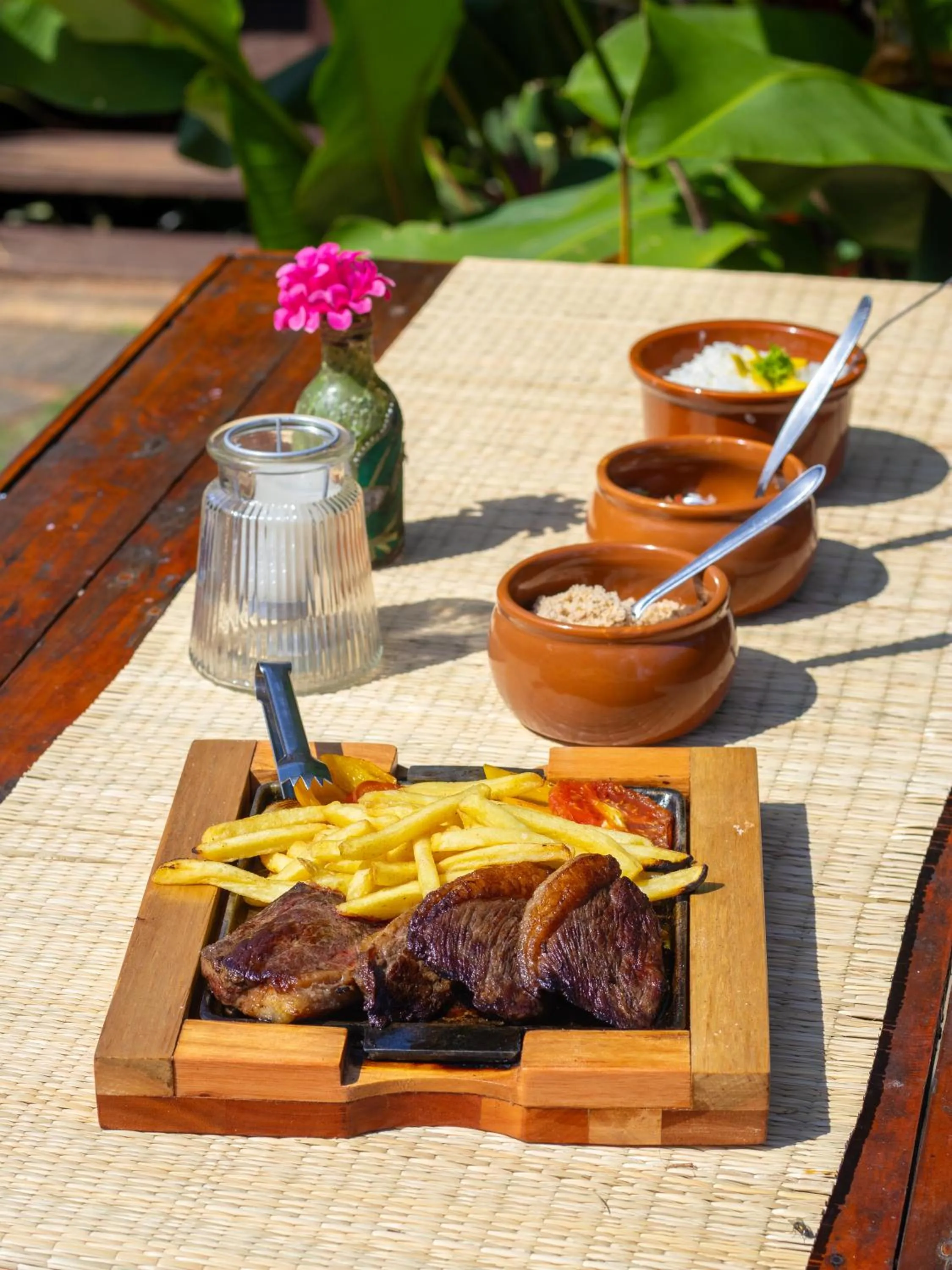 Restaurant/places to eat in EstrelaMar Ferradura Restaurante & Spa