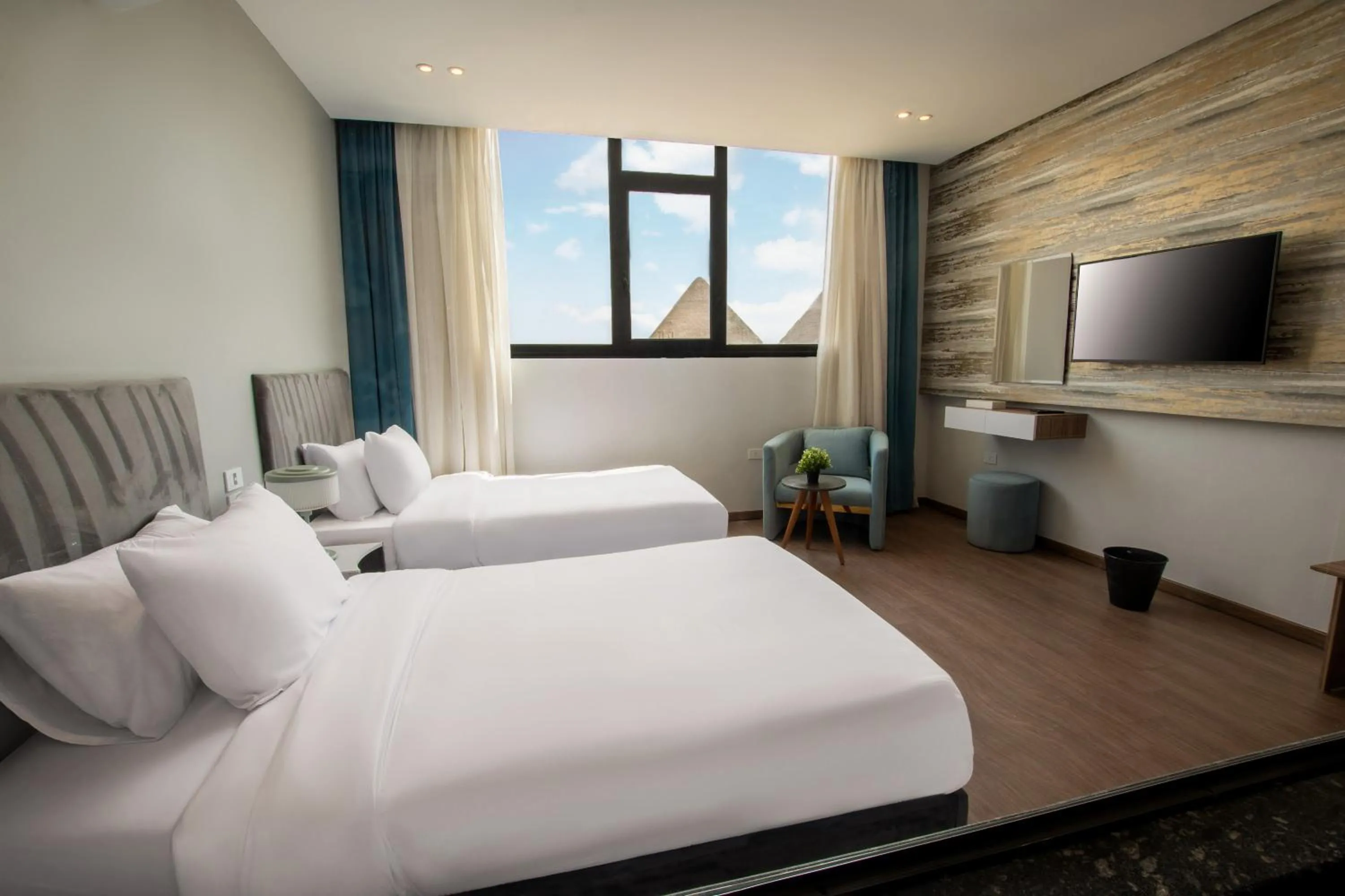 Deluxe Double or Twin Room with Mountain View - single occupancy in Casa De Pyramids
